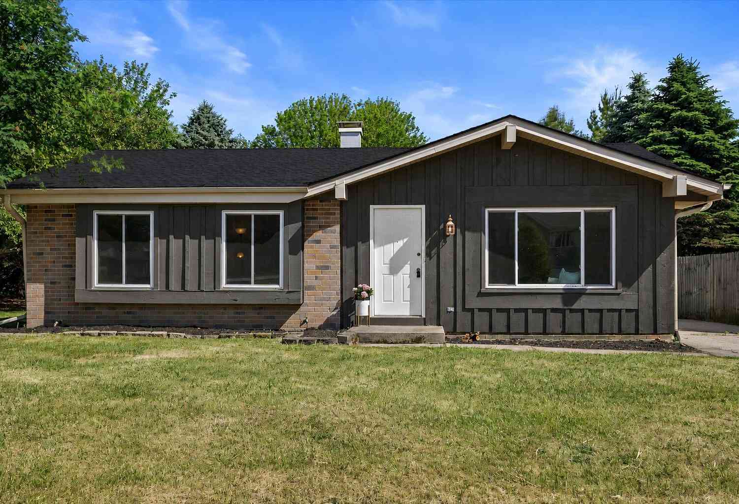 Homes For Sale - 1505 Margrave<br/> Racine County, Mount Pleasant, WI 53406