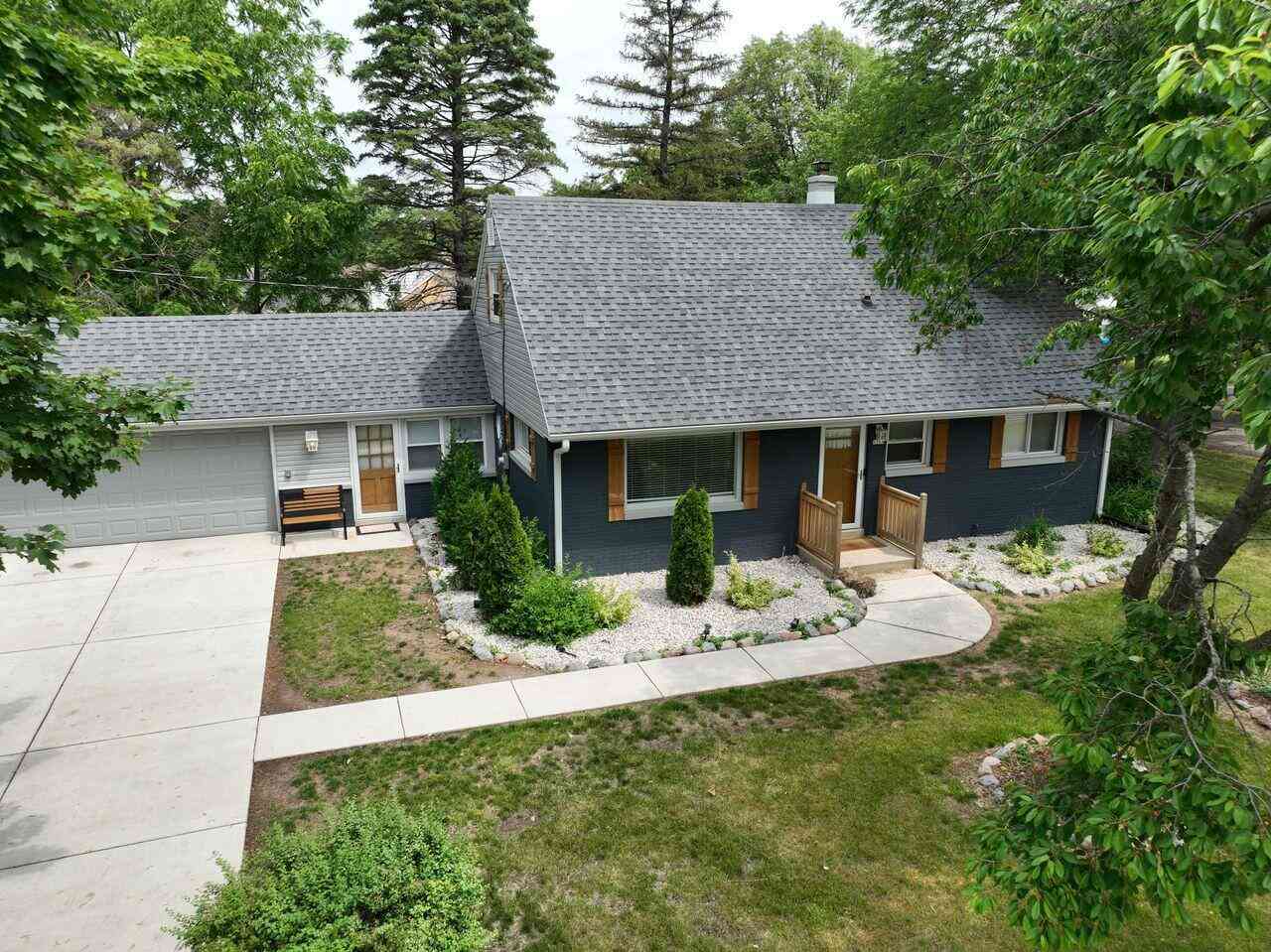 Homes For Sale - 9504 W Hope<br/> Wauwatosa, WI 53222