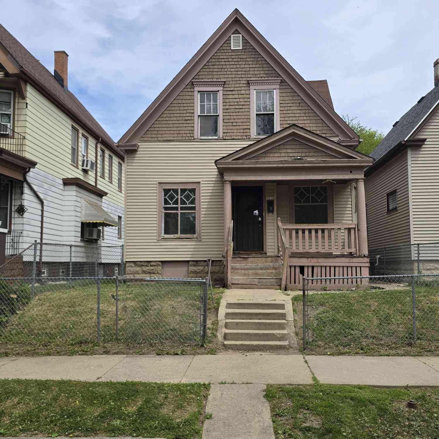 Homes For Sale - 2836 N 25th<br/> Milwaukee, WI 53206