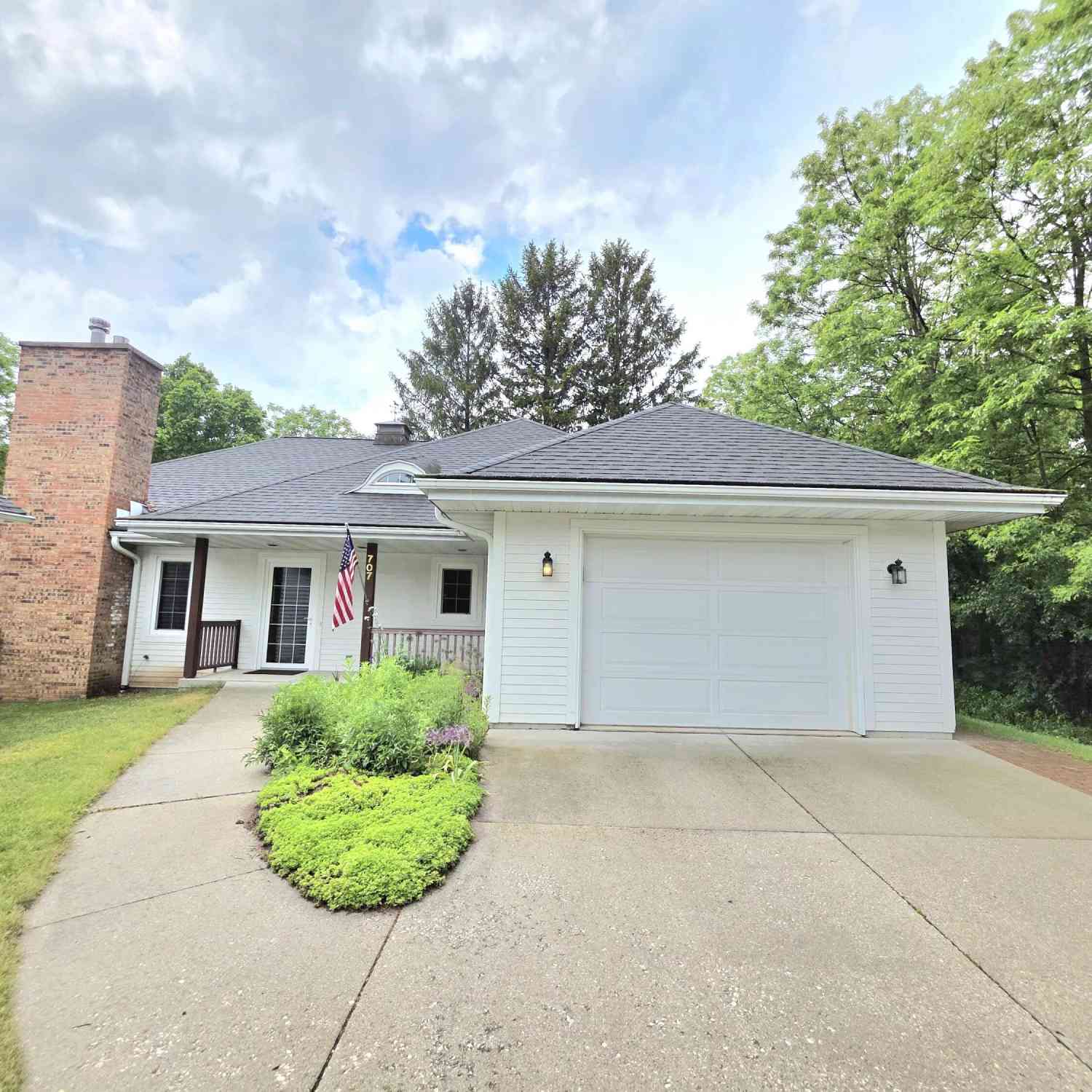 Homes For Sale - 707 Giddings<br/> Sheboygan County, Sheboygan Falls, WI 53085