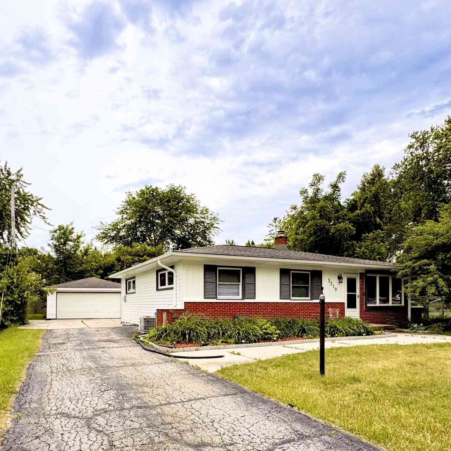 Homes For Sale - 5319 W Spring<br/> Milwaukee, WI 53223