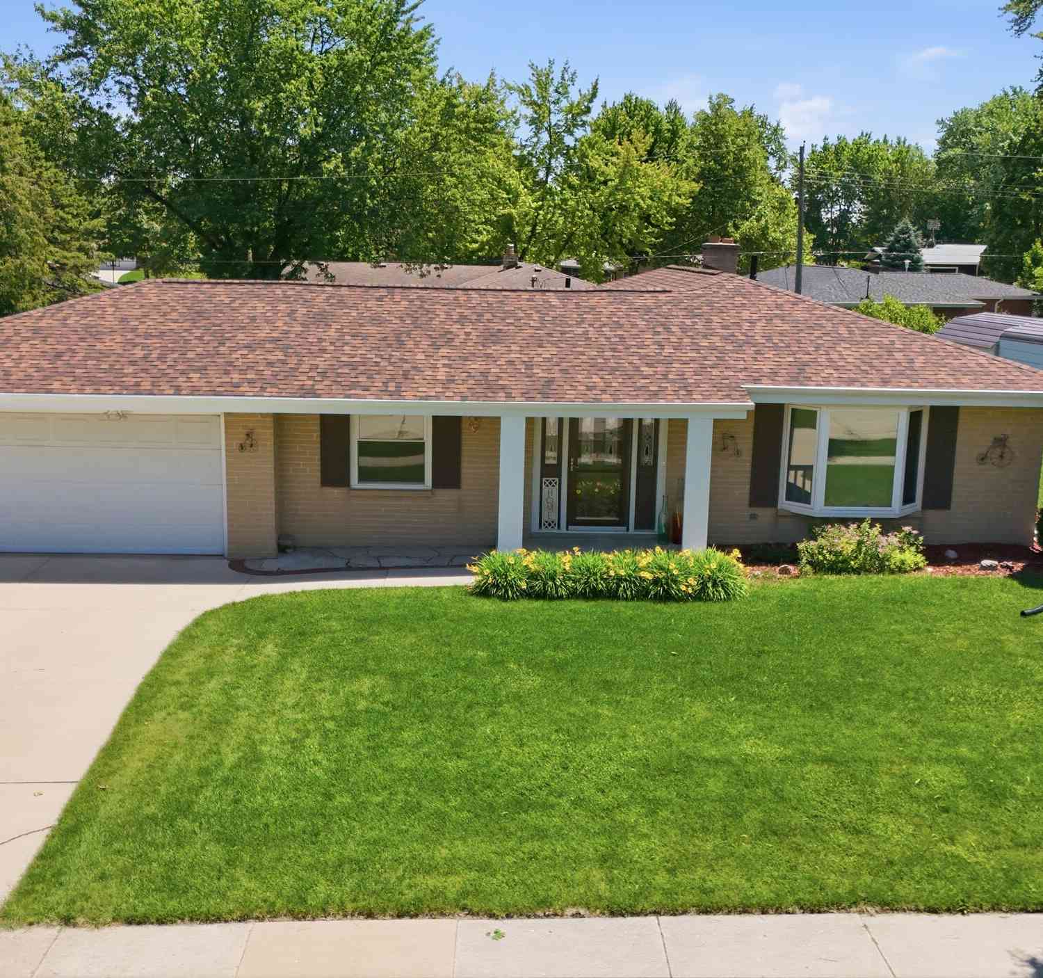 Homes For Sale - 605 E Laverne<br/> Milwaukee County, Oak Creek, WI 53154
