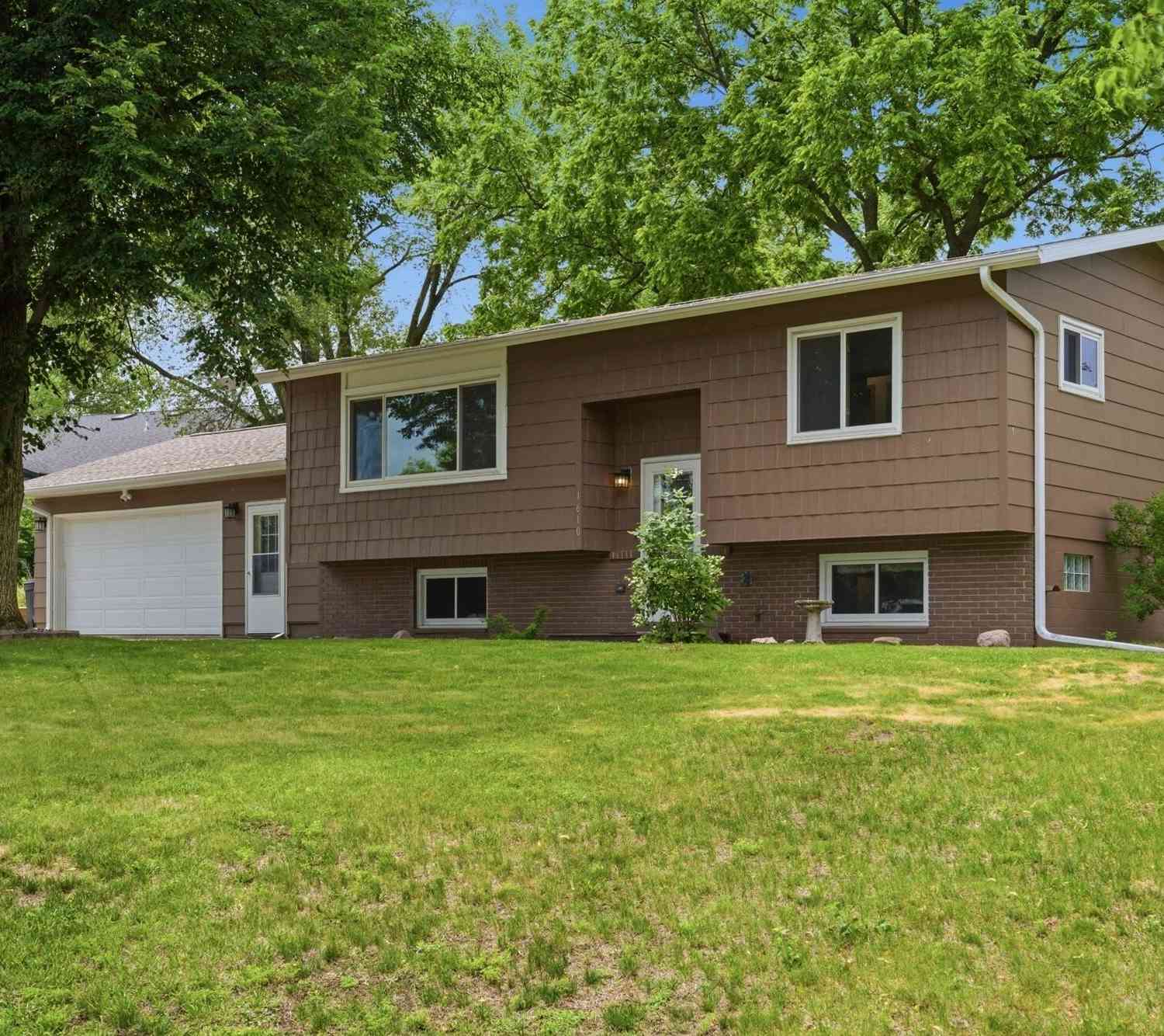Homes For Sale - 1610 Cliffview<br/> Holmen, WI 54636