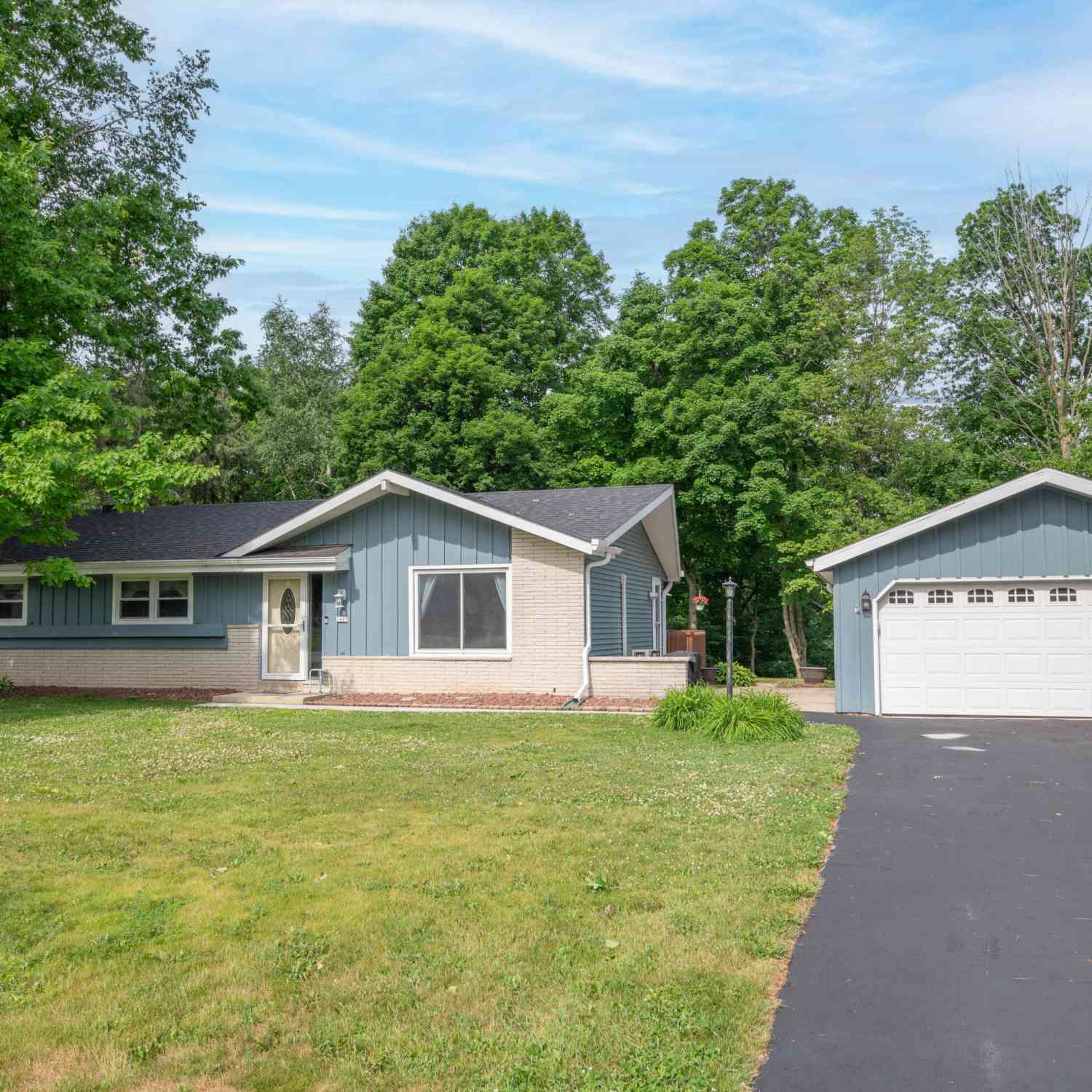 Homes For Sale - 1447 Tomac<br/> Richfield, WI 53033