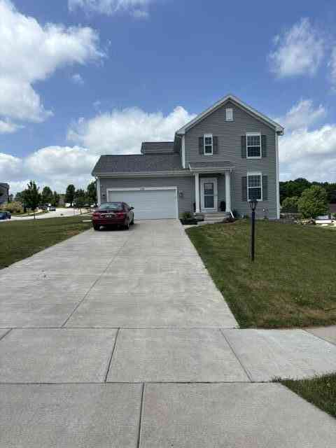 Homes For Sale - 2518 Marie<br/> Waukesha, WI 53189