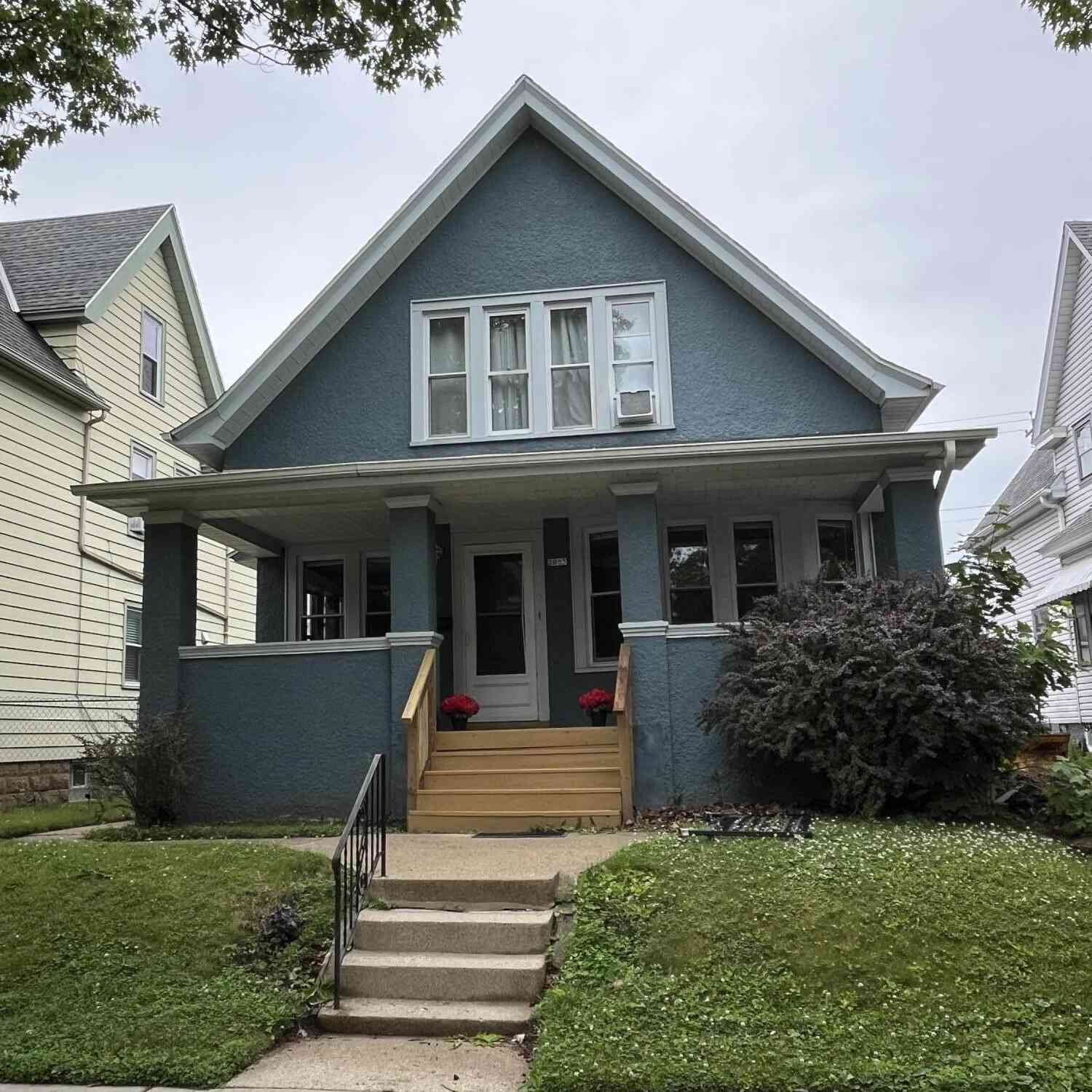 Homes For Sale - 2065 S 28th<br/> Milwaukee, WI 53215