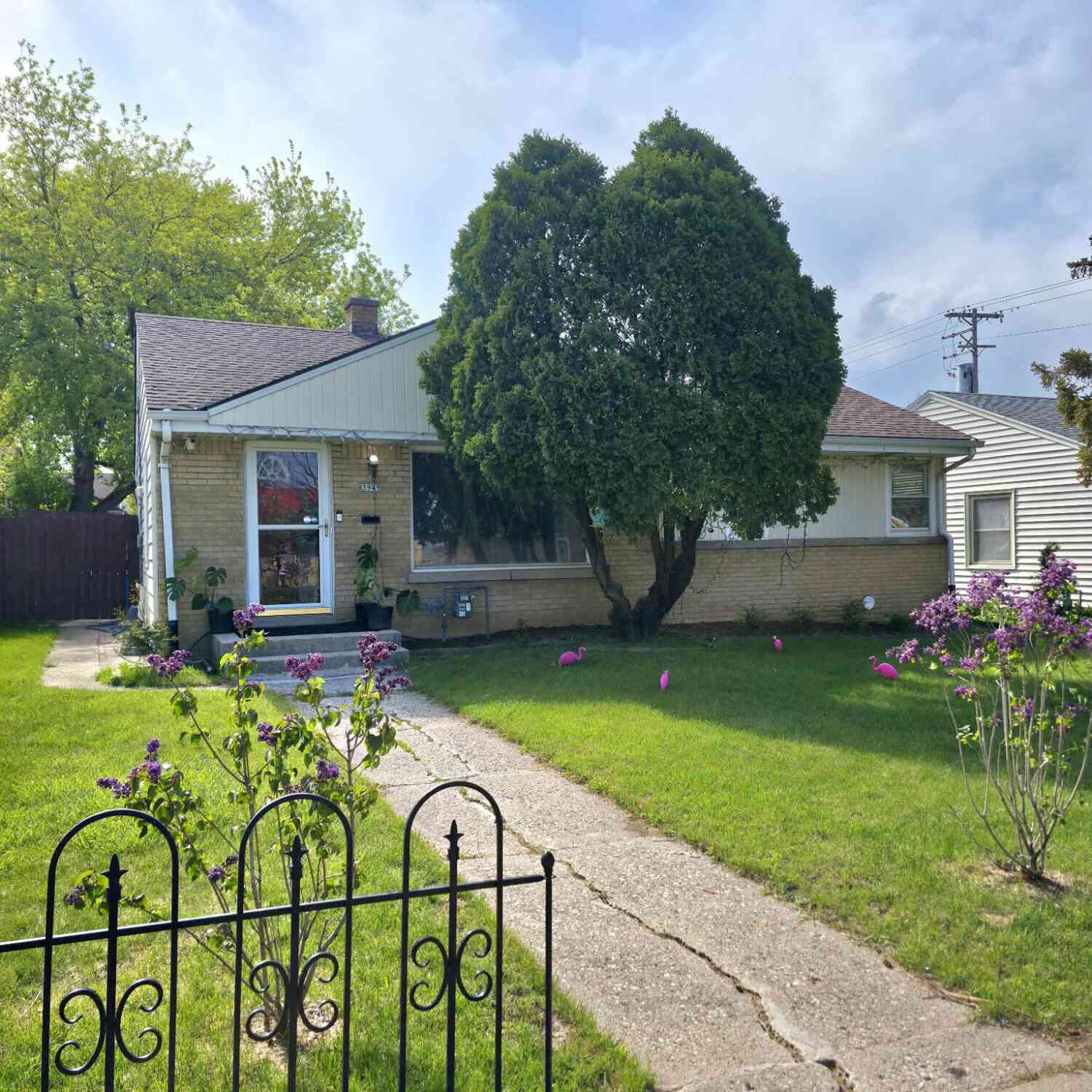 Homes For Sale - 3949 N 77th<br/> Milwaukee, WI 53222