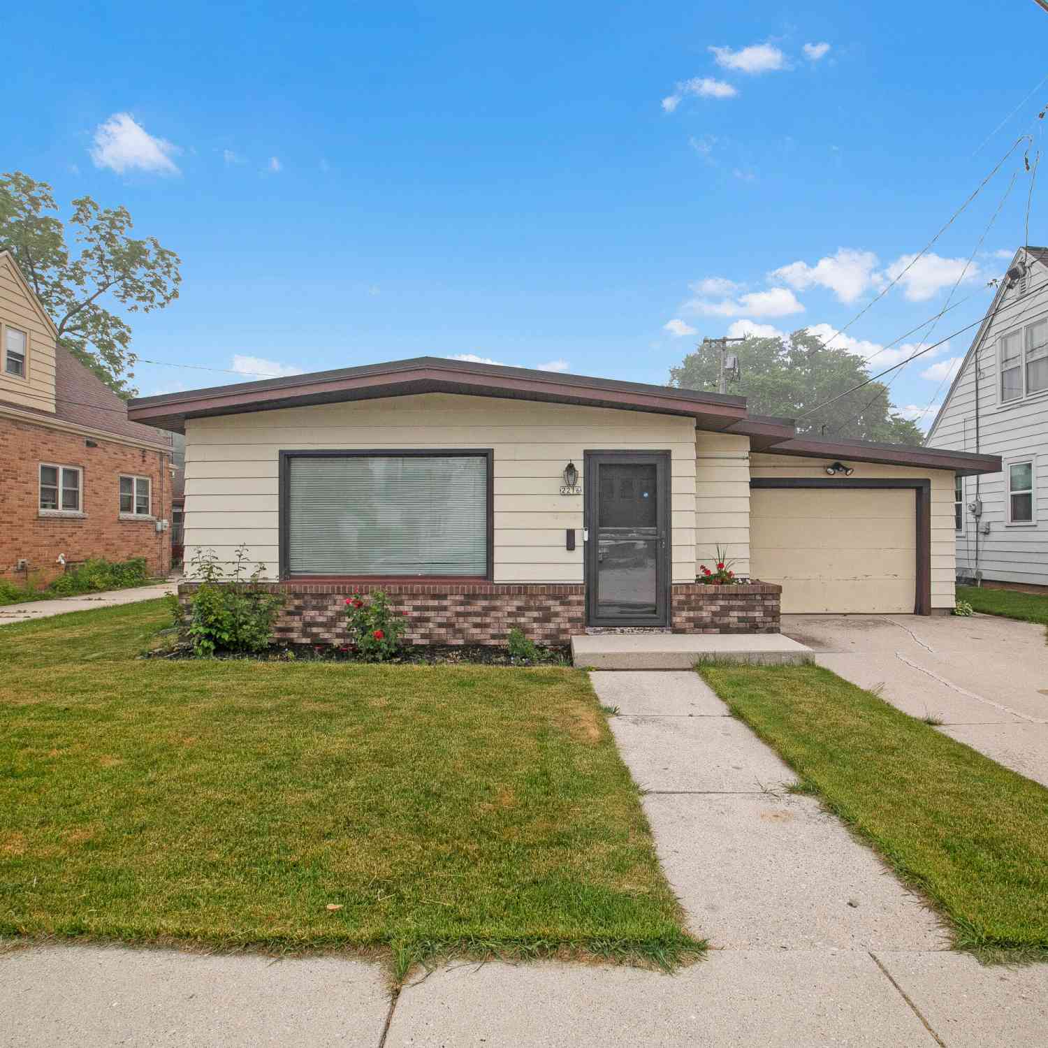 Homes For Sale - 2216 Cleveland<br/> Sheboygan, WI 53081