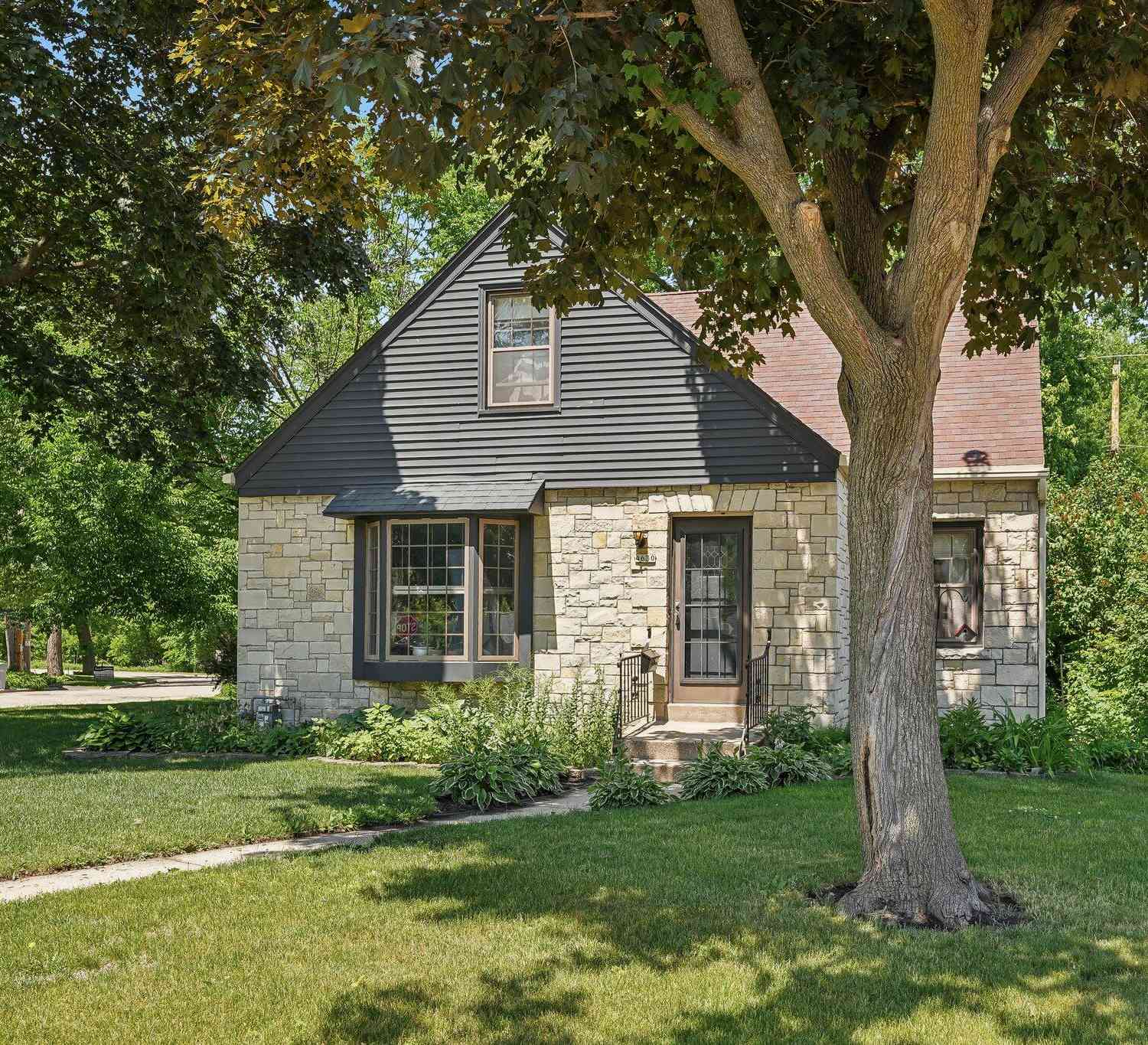 Homes For Sale - 4630 W Cleveland<br/> Milwaukee, WI 53219