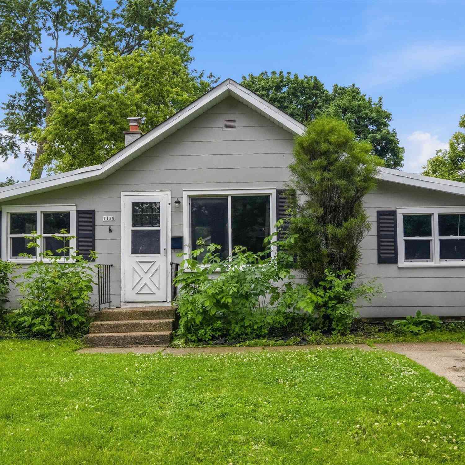 Homes For Sale - 7139 W Saint Paul<br/> Milwaukee, WI 53213