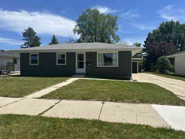 Homes For Sale - 3305 S 18th<br/> Sheboygan, WI 53081