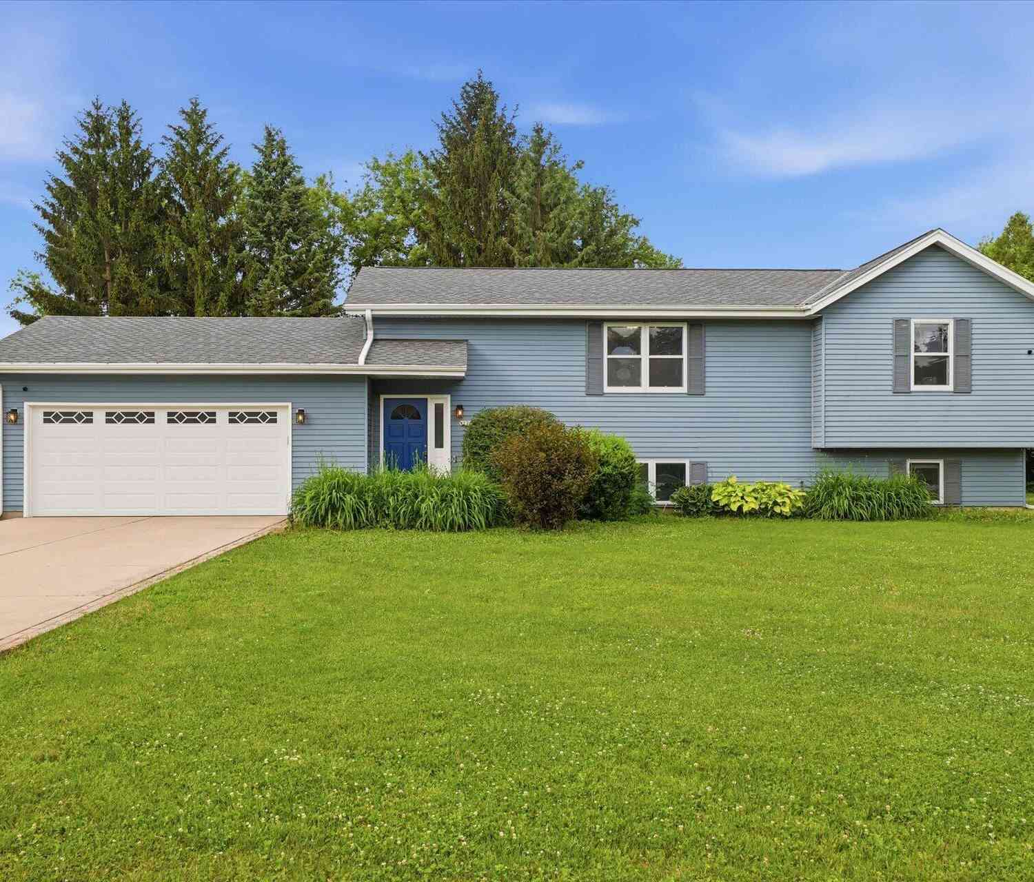 Homes For Sale - W226N8085 Rolling Hills<br/> Lisbon, WI 53089