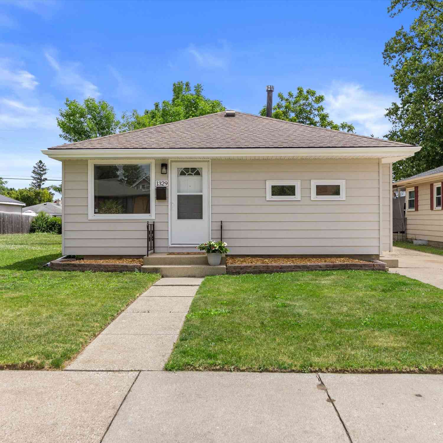 Homes For Sale - 1329 Indiana<br/> Racine, WI 53405