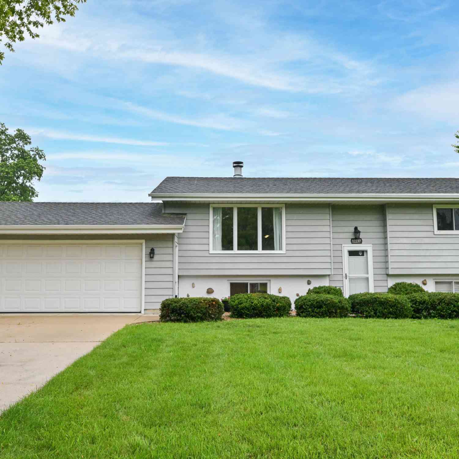 Homes For Sale - 12237 W Larkspur<br/> Milwaukee County, Franklin, WI 53132