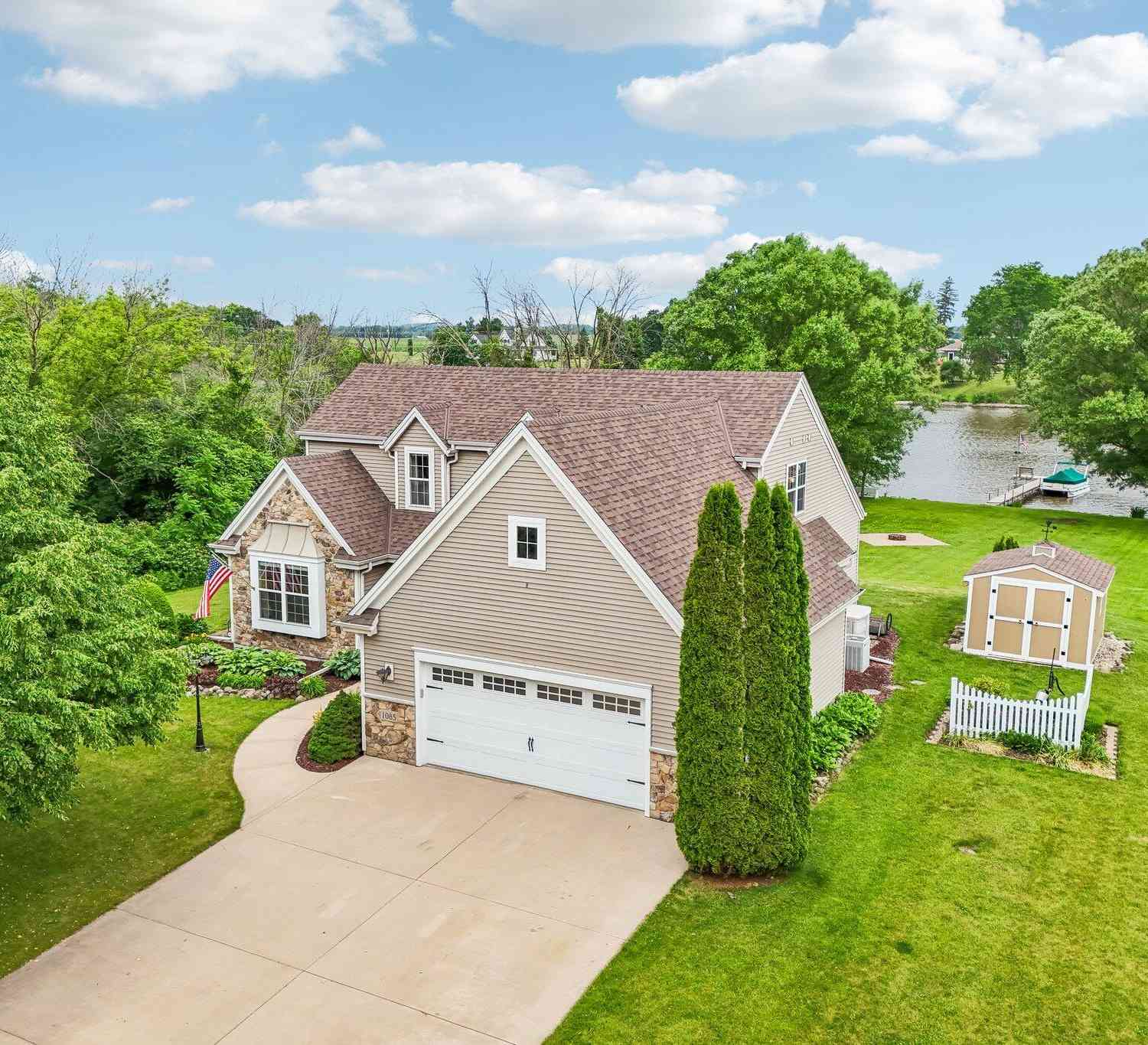 Homes For Sale - 1085 Hillebrand<br/> Jefferson, WI 53549