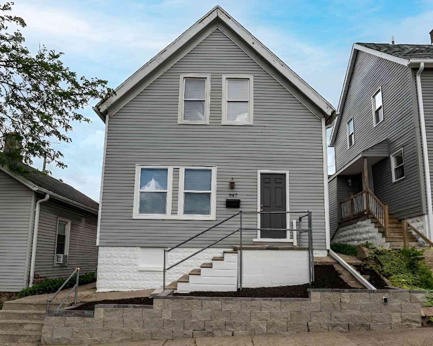 Homes For Sale - 547 N 25th<br/> Milwaukee, WI 53233