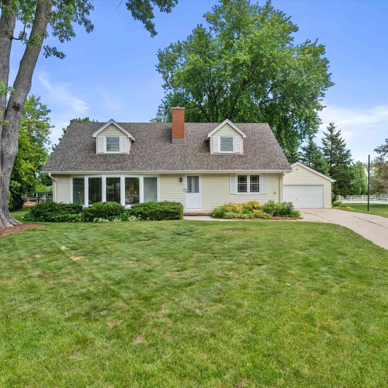 Homes For Sale - 1077 Christopher<br/> Waukesha County, Oconomowoc, WI 53066
