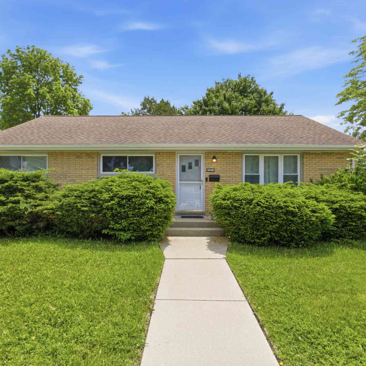 Homes For Sale - 3851 E Elser<br/> Cudahy, WI 53110
