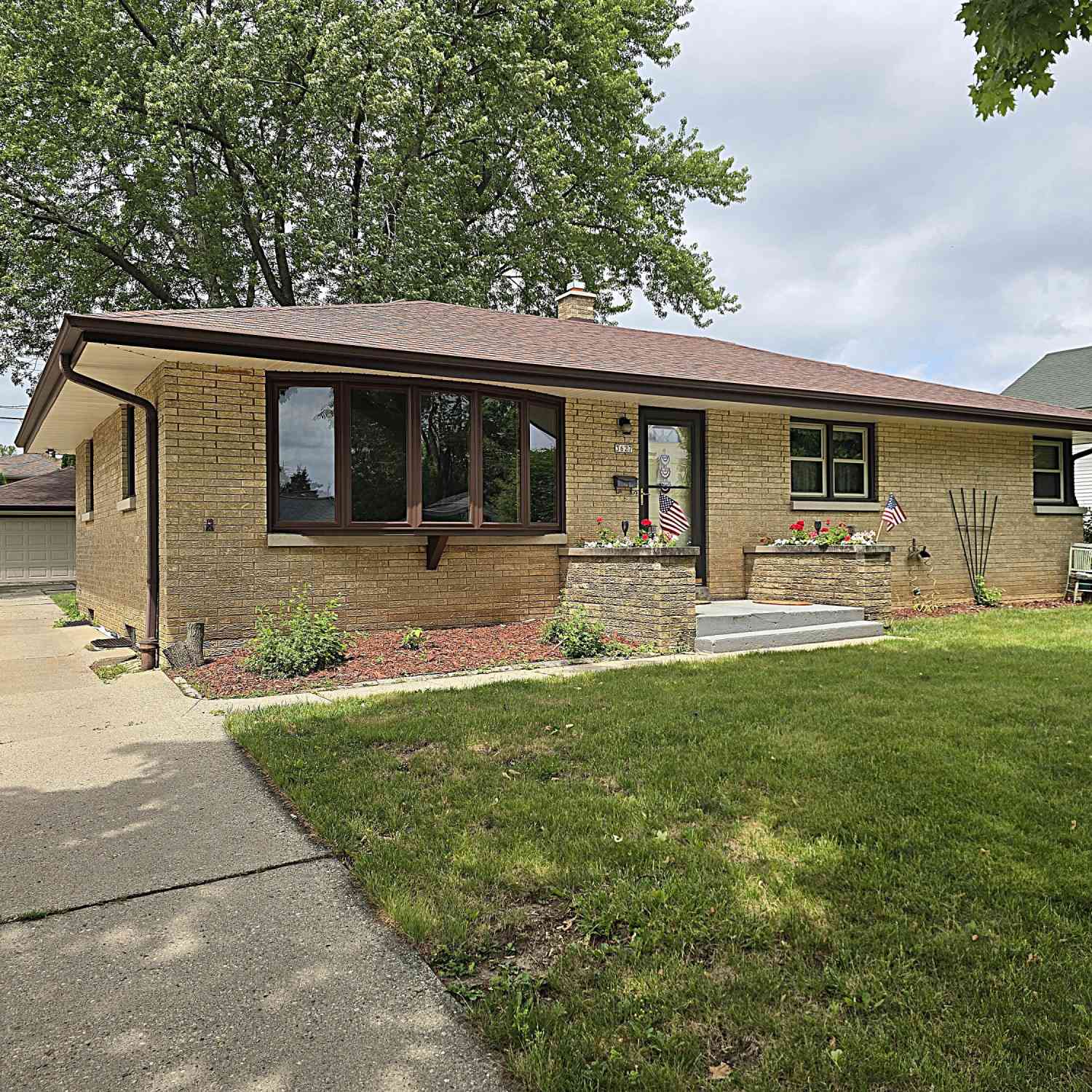 Homes For Sale - 3627 S 86th<br/> Milwaukee, WI 53228