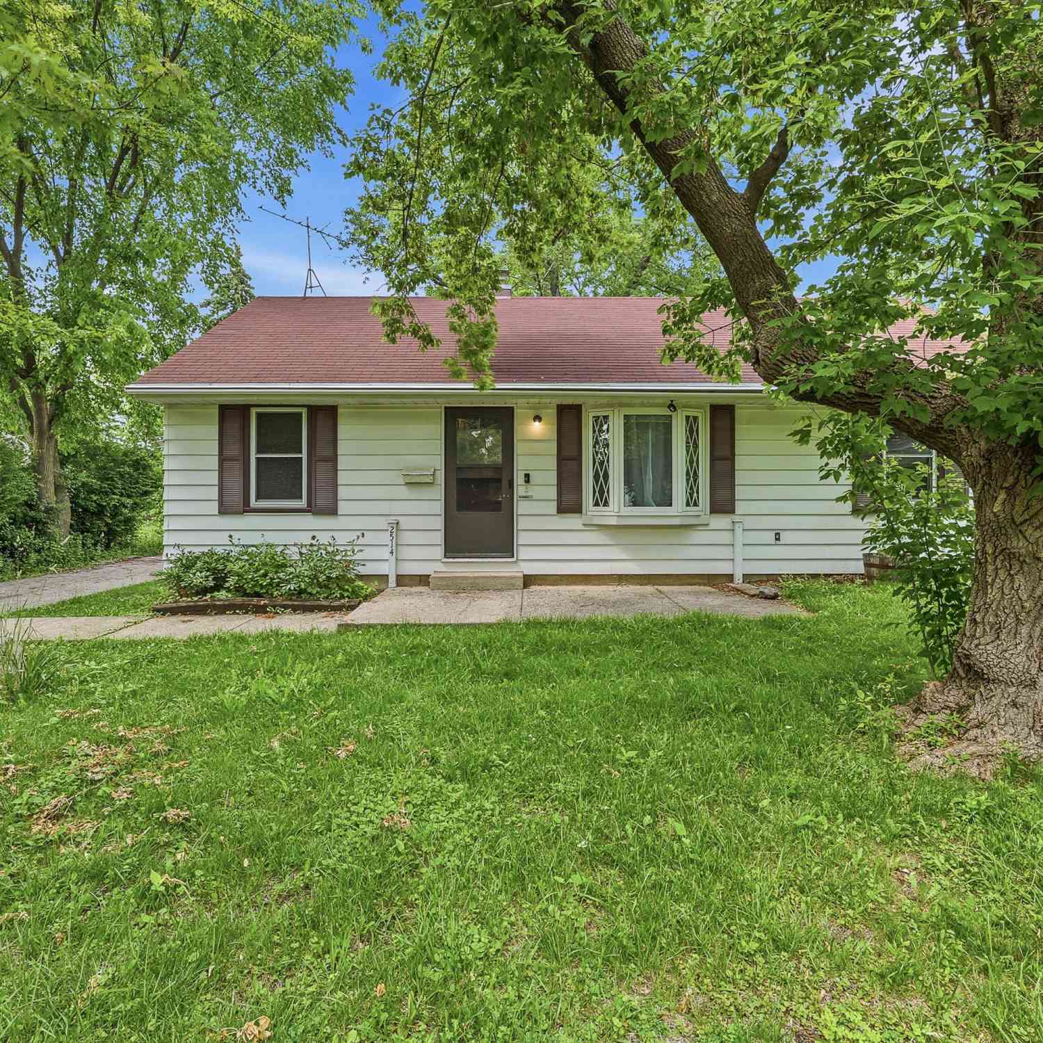 Homes For Sale - 2514 W Ramsey<br/> Milwaukee, WI 53221