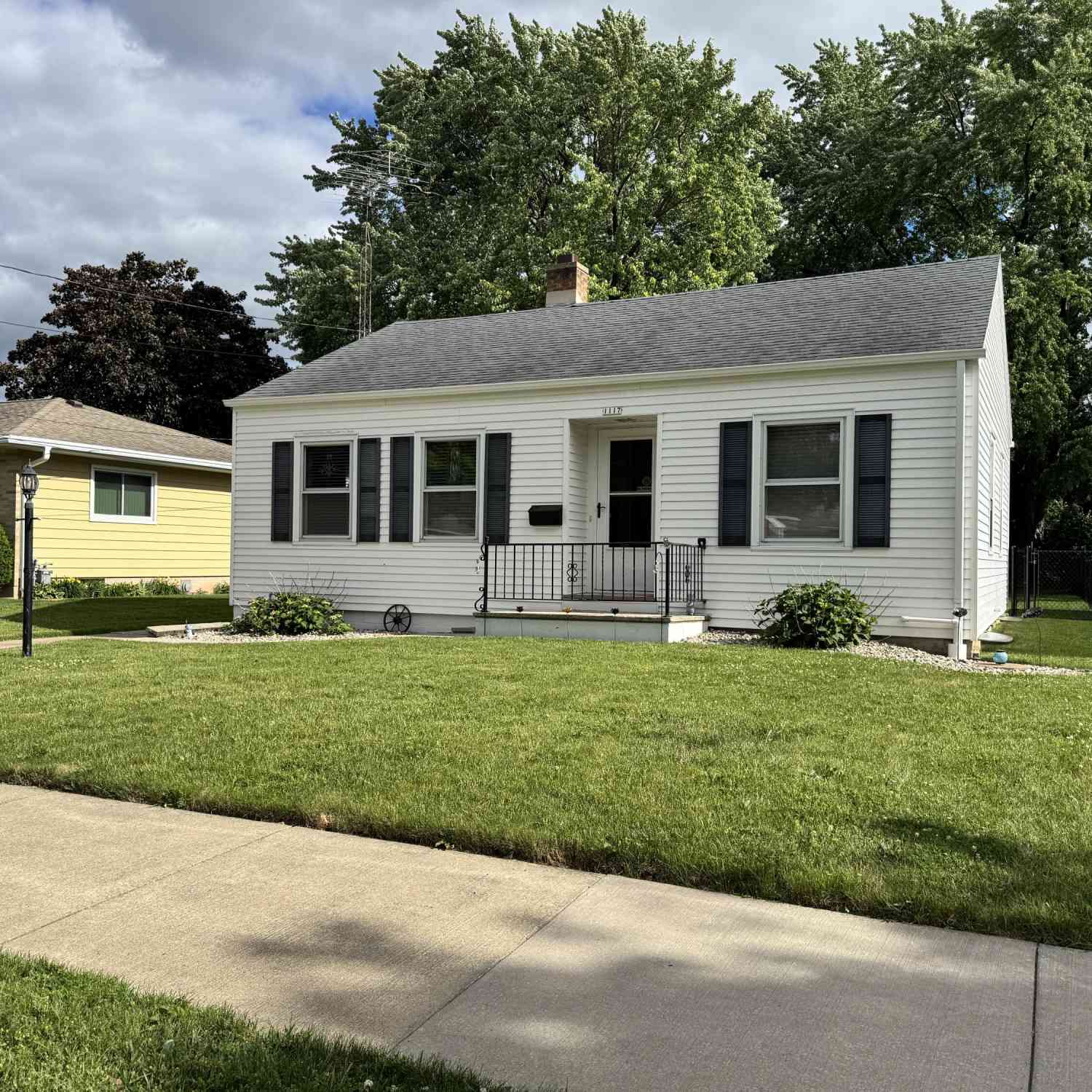 Homes For Sale - 1117 Adams<br/> Oshkosh, WI 54902