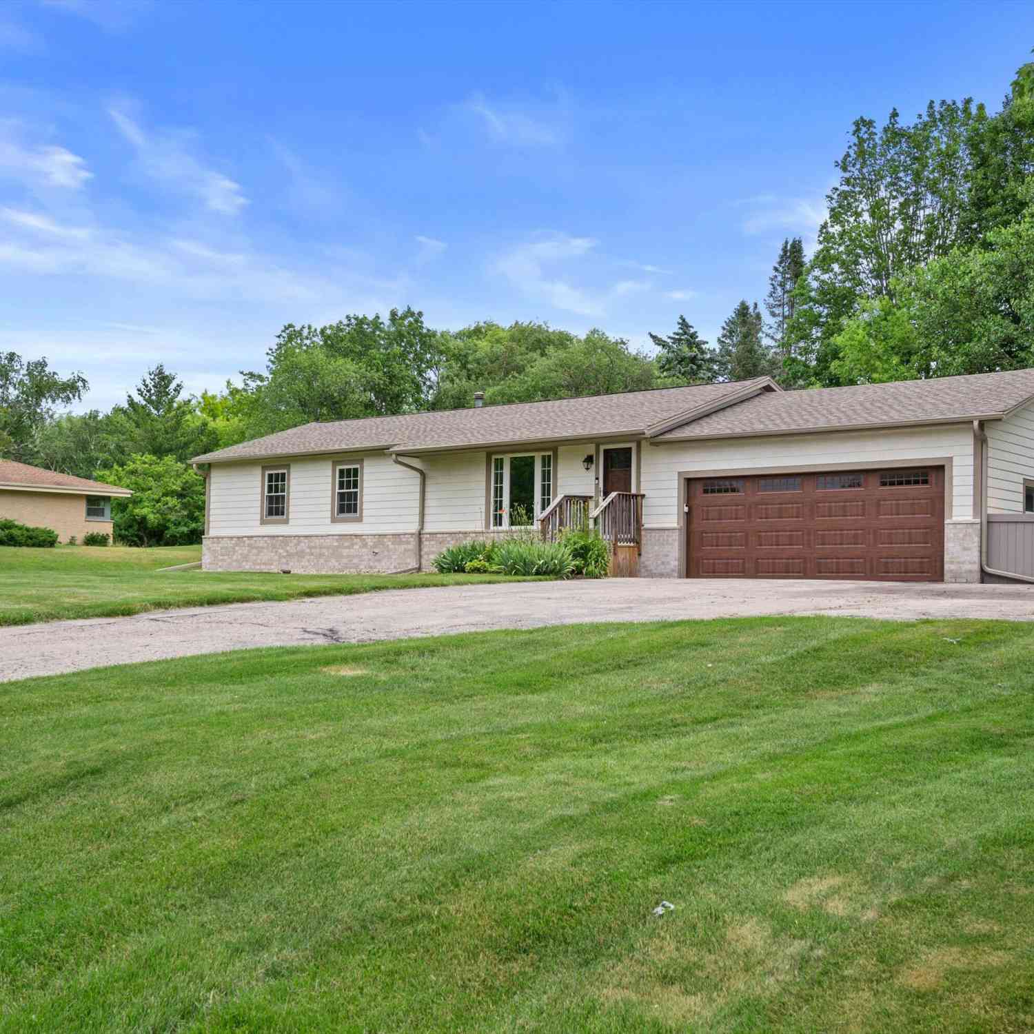 Homes For Sale - W284N6506 Hawthorne<br/> Merton, WI 53029
