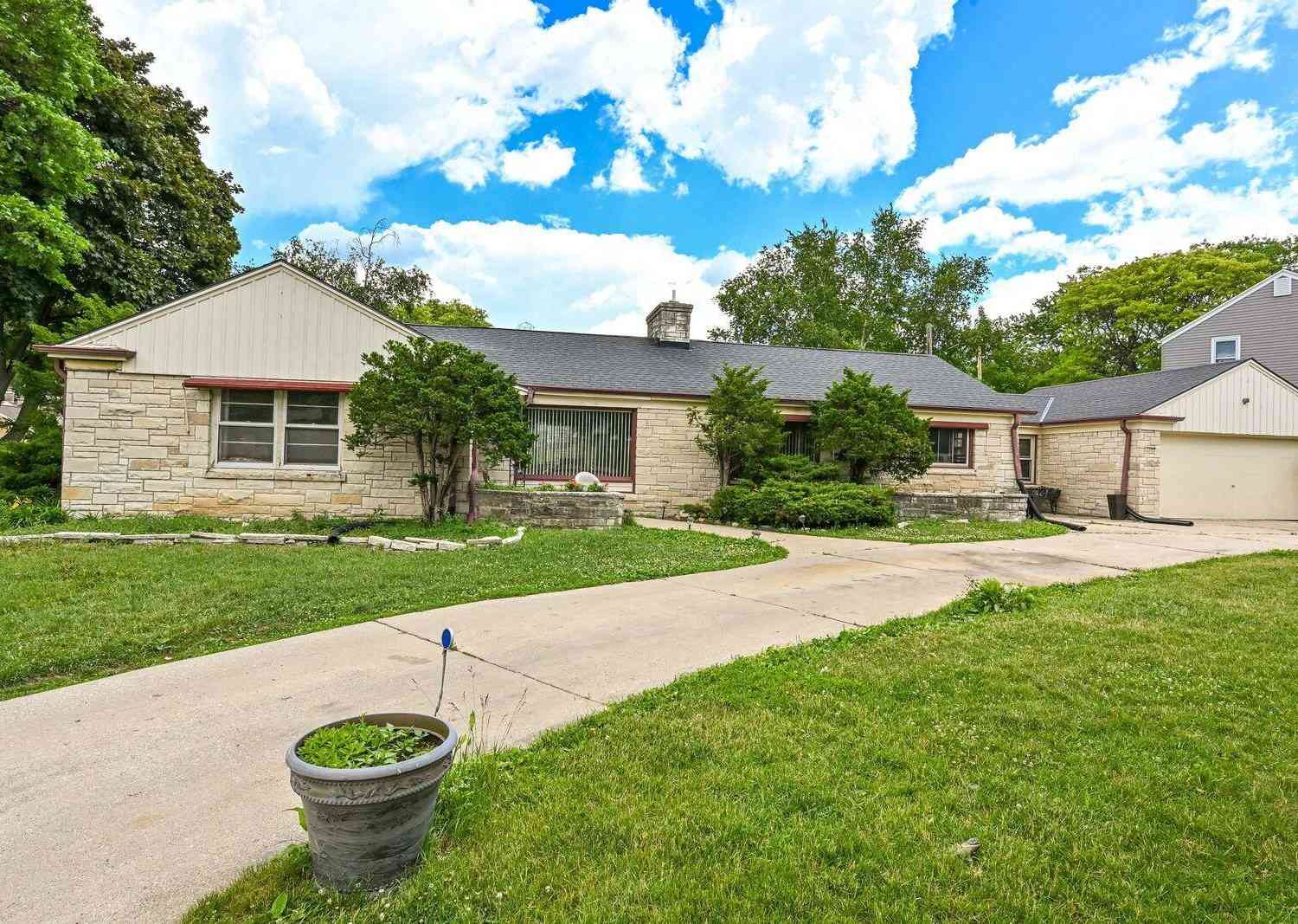 Homes For Sale - 5340 W Melvina<br/> Milwaukee, WI 53216