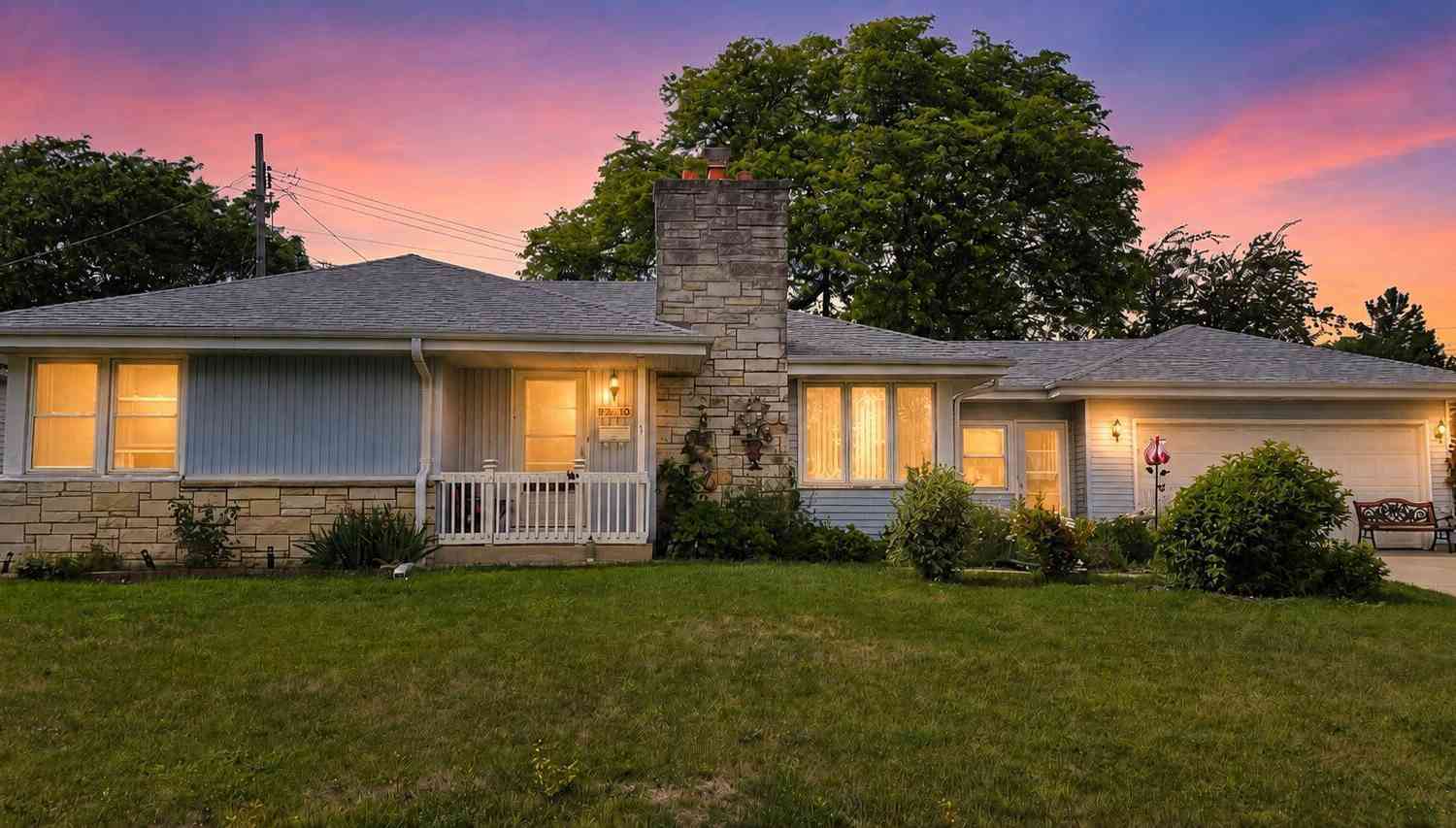 Homes For Sale - 8914 W Stuth<br/> West Allis, WI 53227