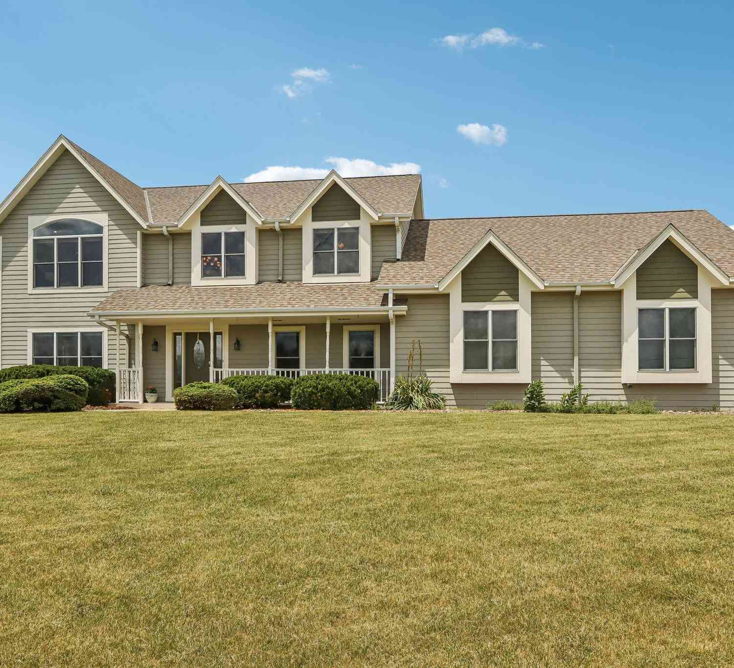 Homes For Sale - S94W31694 Gena<br/> Waukesha County, Mukwonago, WI 53149