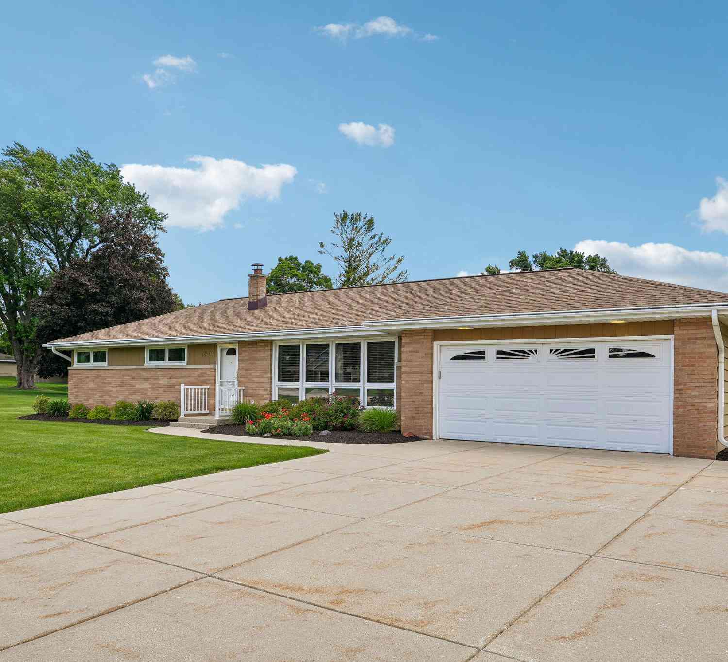 Homes For Sale - 4541 S Clearwater<br/> Waukesha County, New Berlin, WI 53151
