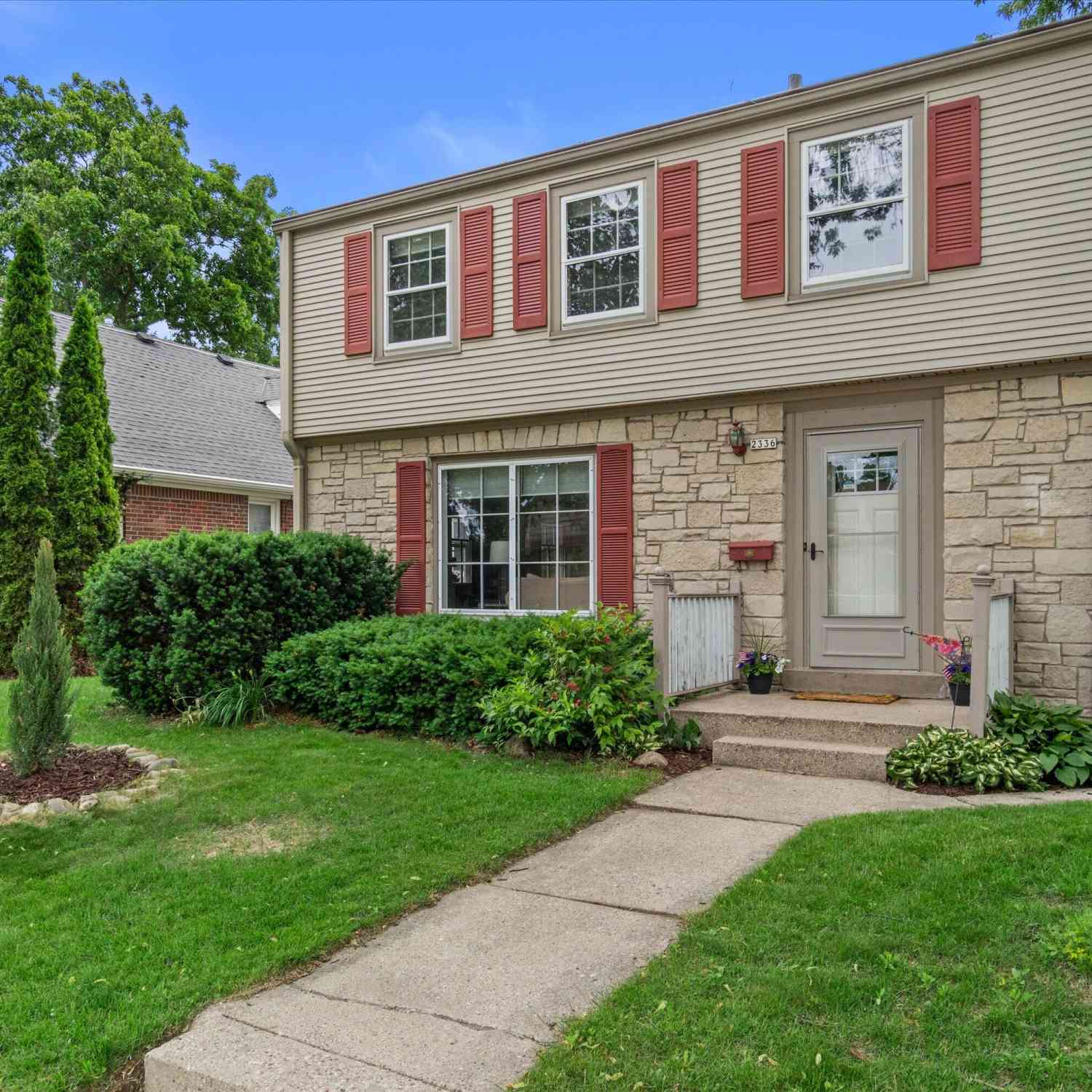 Homes For Sale - 2336 S 67th<br/> West Allis, WI 53219
