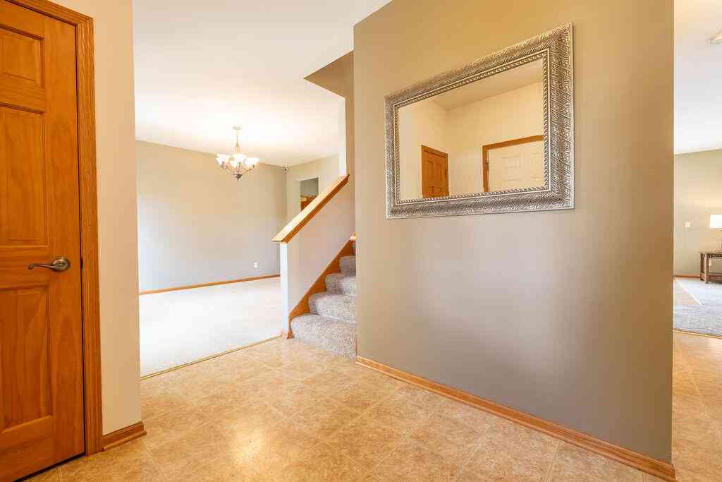 Homes For Sale - 934 Cascade<br/> Washington County, Hartford, WI 53027