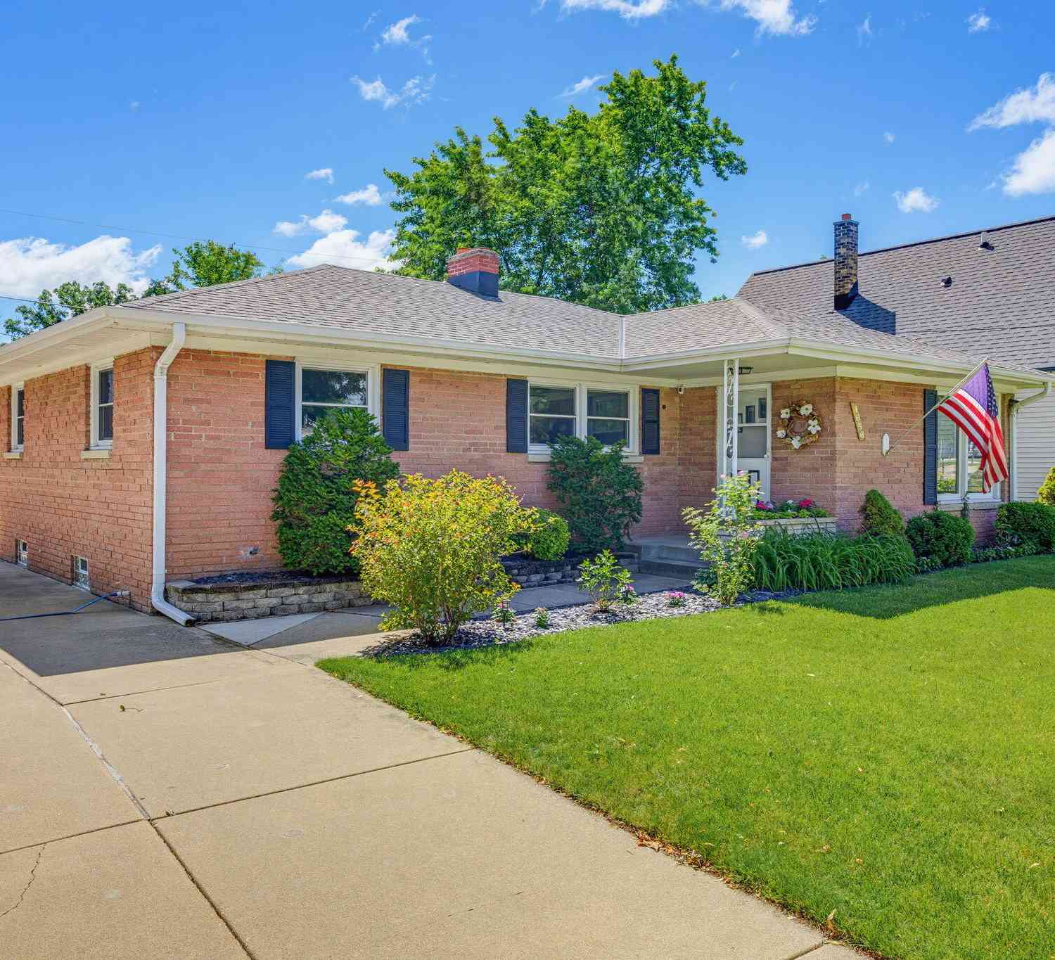 Homes For Sale - 4656 N 118th<br/> Wauwatosa, WI 53225