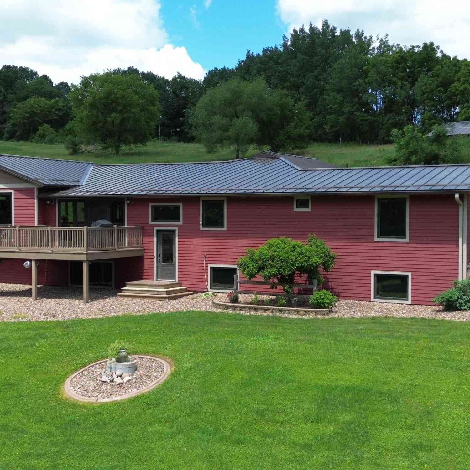 Homes For Sale - 580 Skunk Hollow<br/> La Crescent, MN 55947