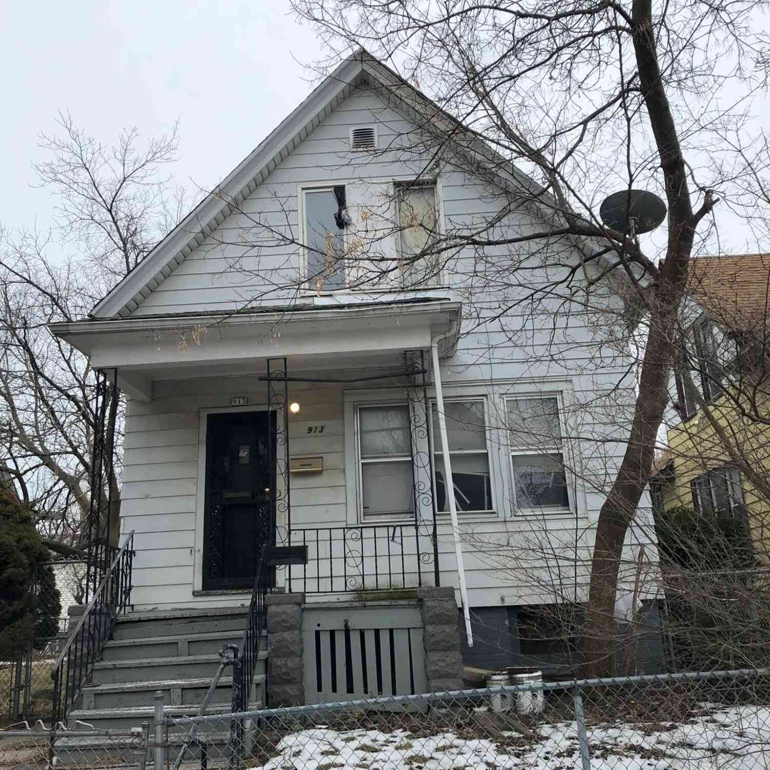 Homes For Sale - 913 W Hadley<br/> Milwaukee, WI 53206