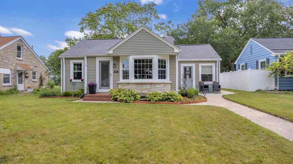 Homes For Sale - 656 N Montgomery<br/> Ozaukee County, Port Washington, WI 53074