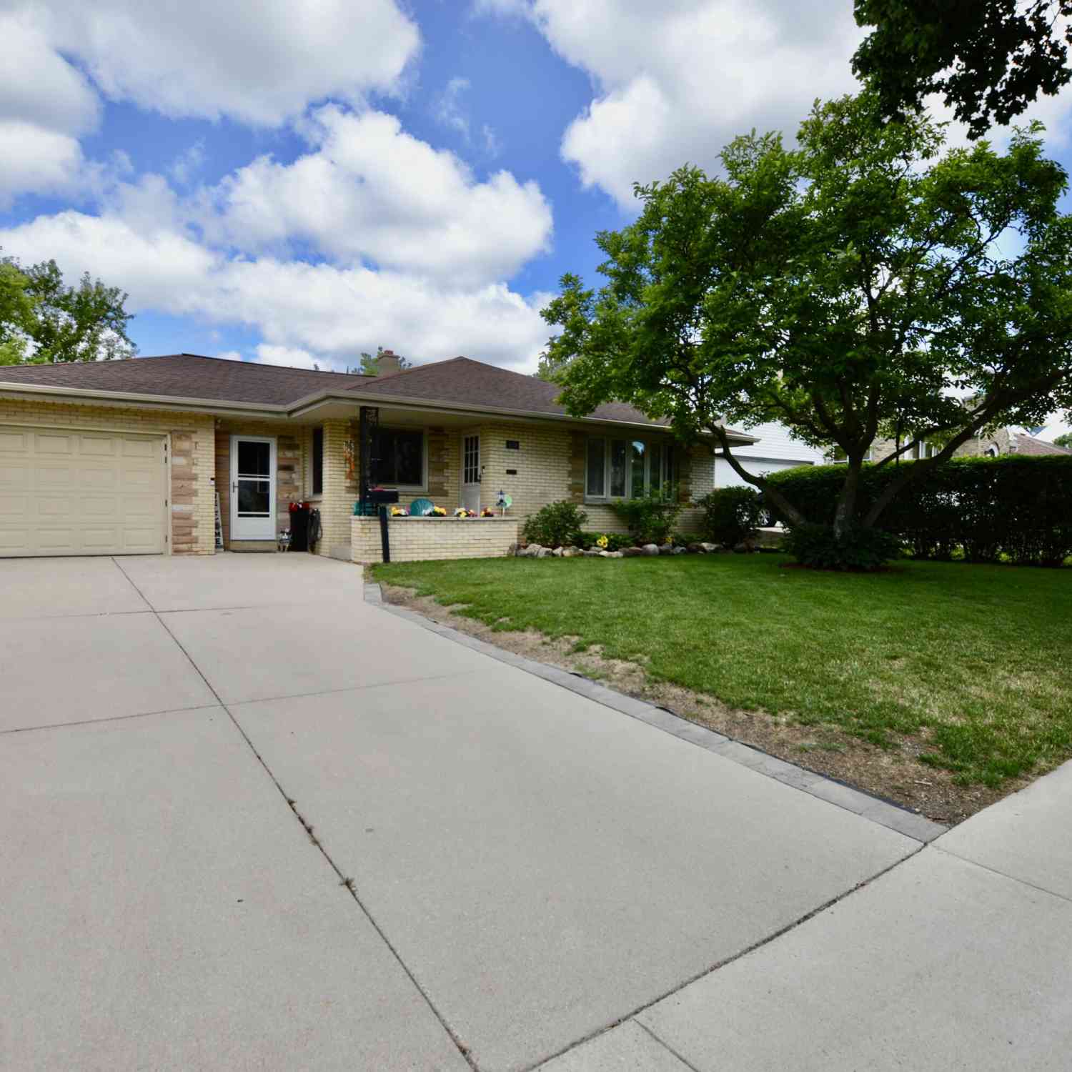 Homes For Sale - 4159 N 92nd<br/> Wauwatosa, WI 53222