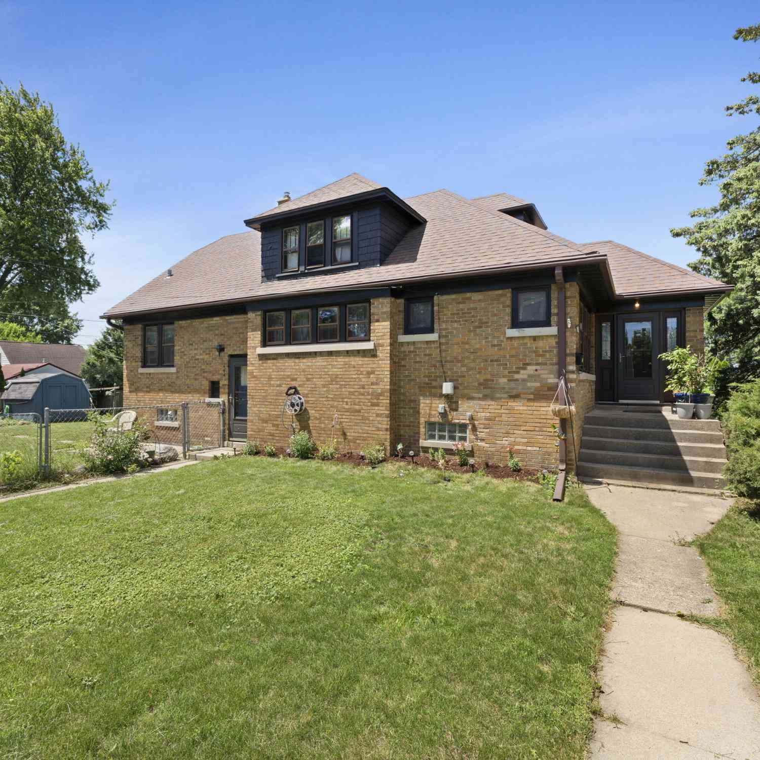 Homes For Sale - 2719 E Holmes<br/> Cudahy, WI 53110