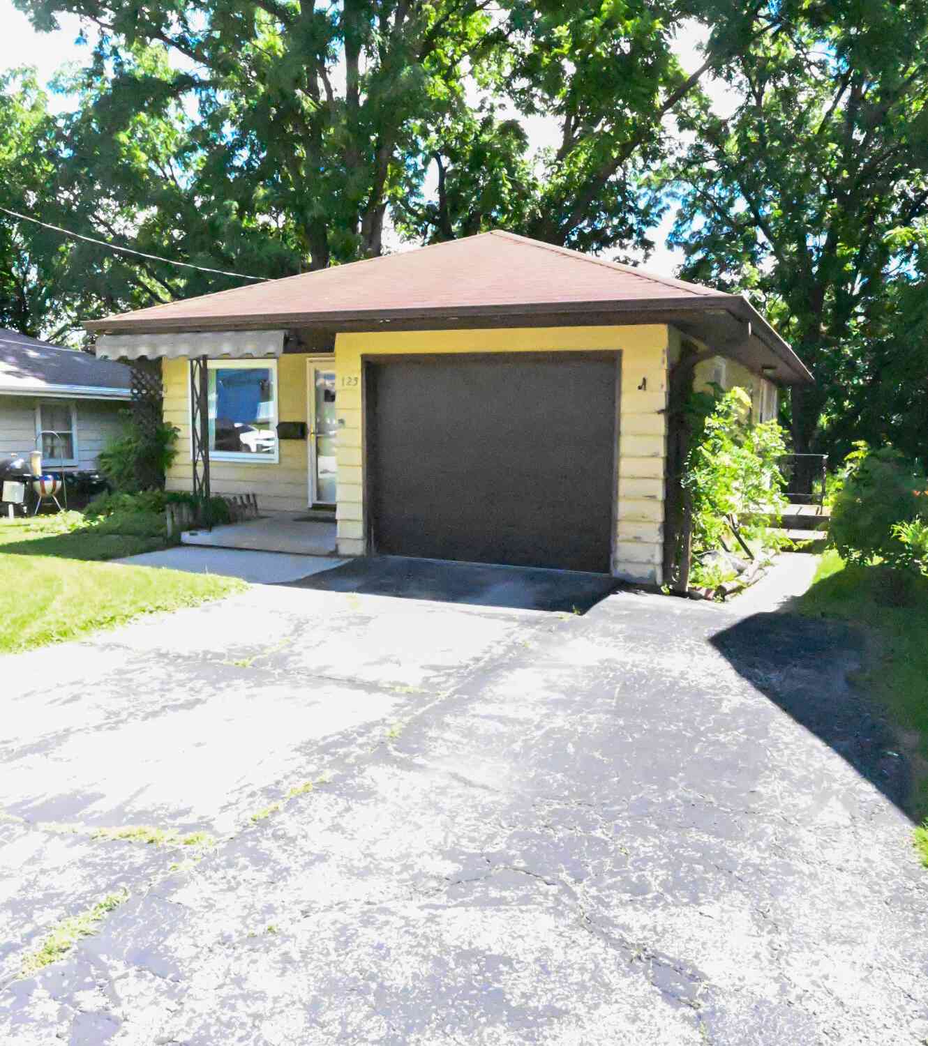 Homes For Sale - 125 Spring<br/> Waukesha, WI 53188