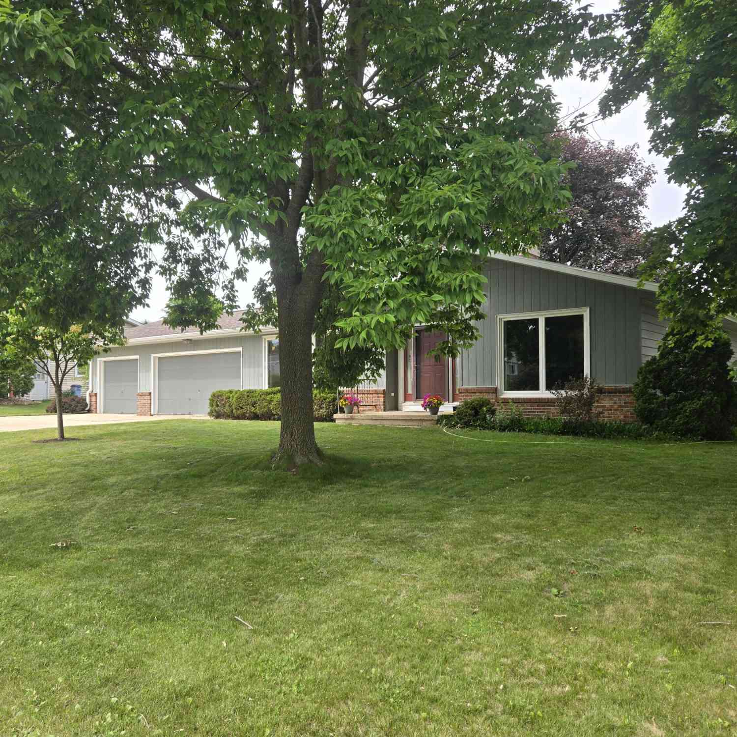 Homes For Sale - 1009 Georgetown<br/> Dodge County, Beaver Dam, WI 53916