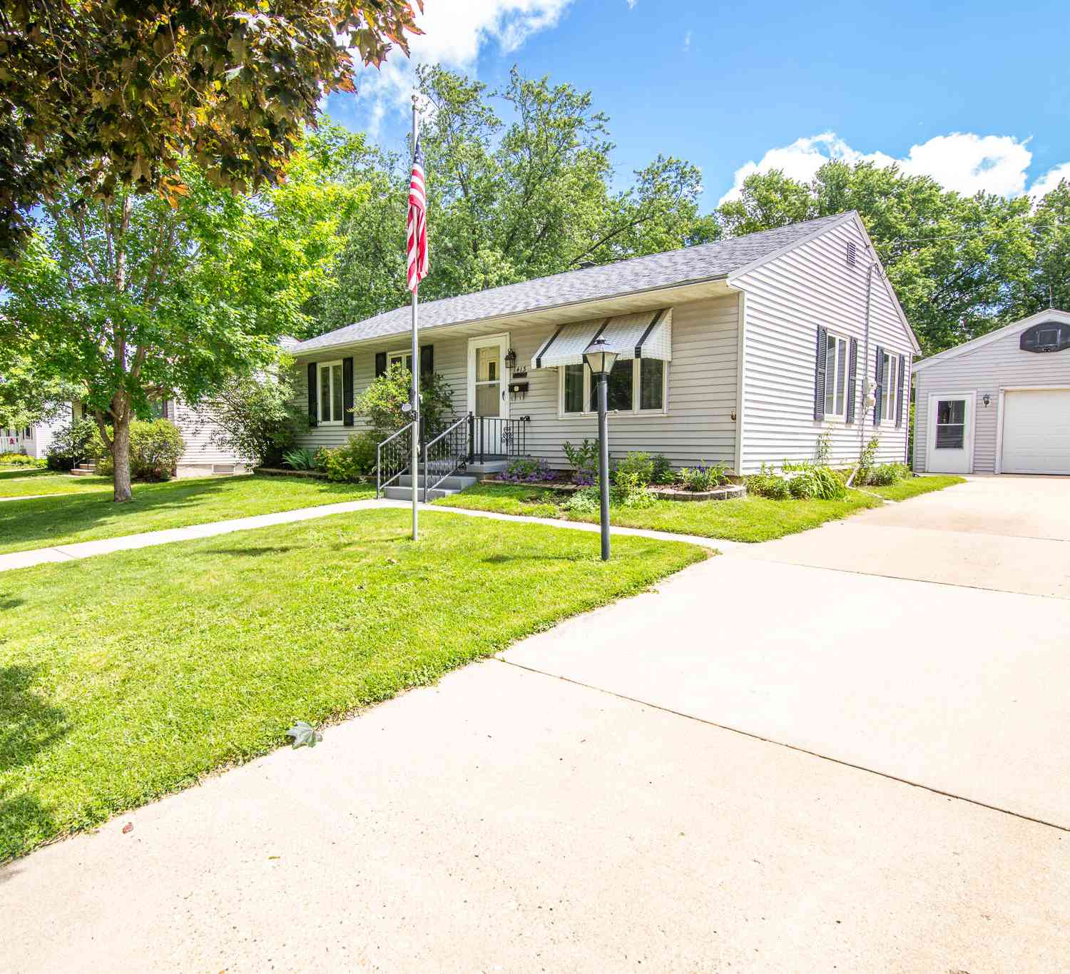 Homes For Sale - 1413 Randolph<br/> Watertown, WI 53094