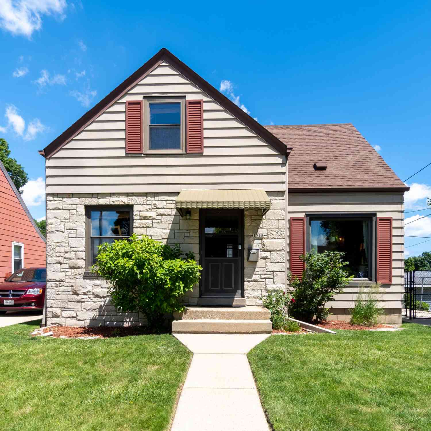 Homes For Sale - 1518 E Howard<br/> Milwaukee, WI 53207