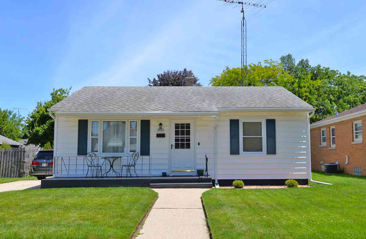 Homes For Sale - 3815 17th<br/> Kenosha, WI 53140