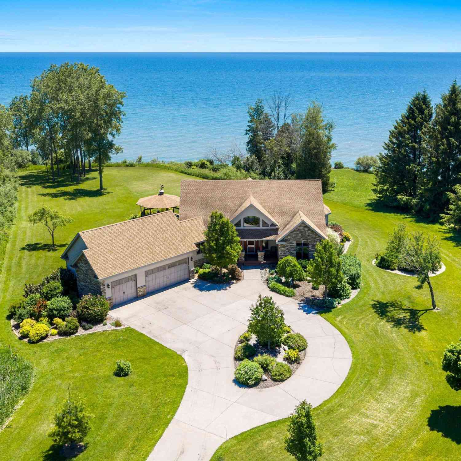 Homes For Sale - 5317 S 10th<br/> Manitowoc, WI 54220