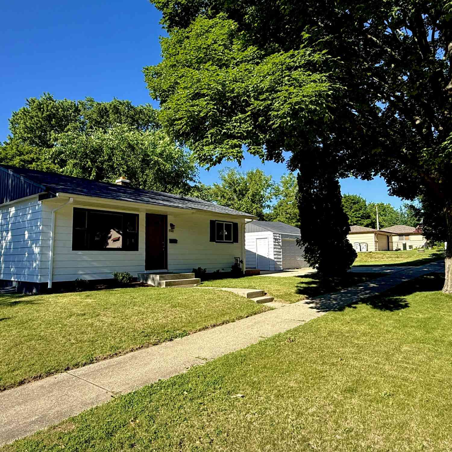 Homes For Sale - 7009 W Carmen<br/> Milwaukee, WI 53218