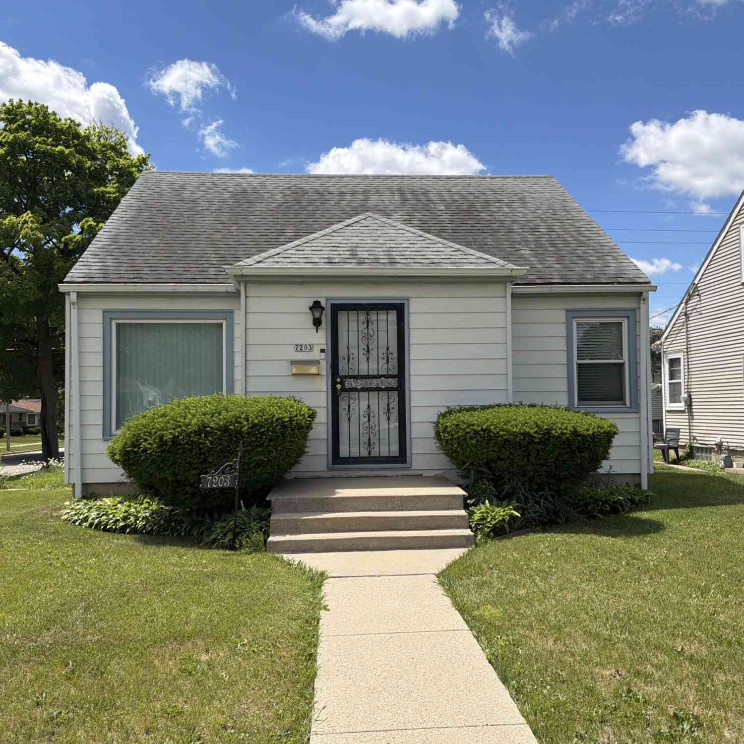 Homes For Sale - 7203 W Hampton<br/> Milwaukee County, Milwaukee, WI 53218