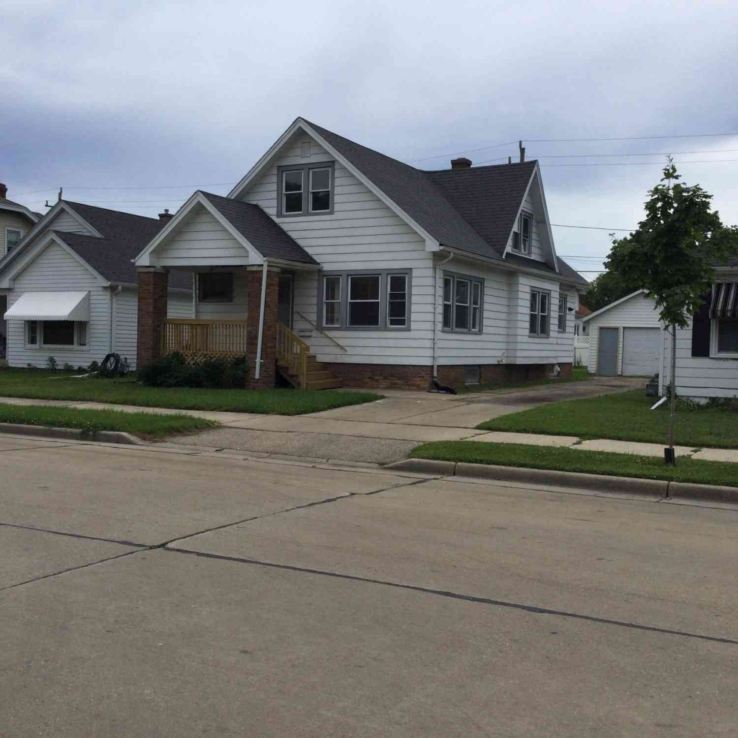 Homes For Sale - 2013 Kearney<br/> Racine, WI 53403
