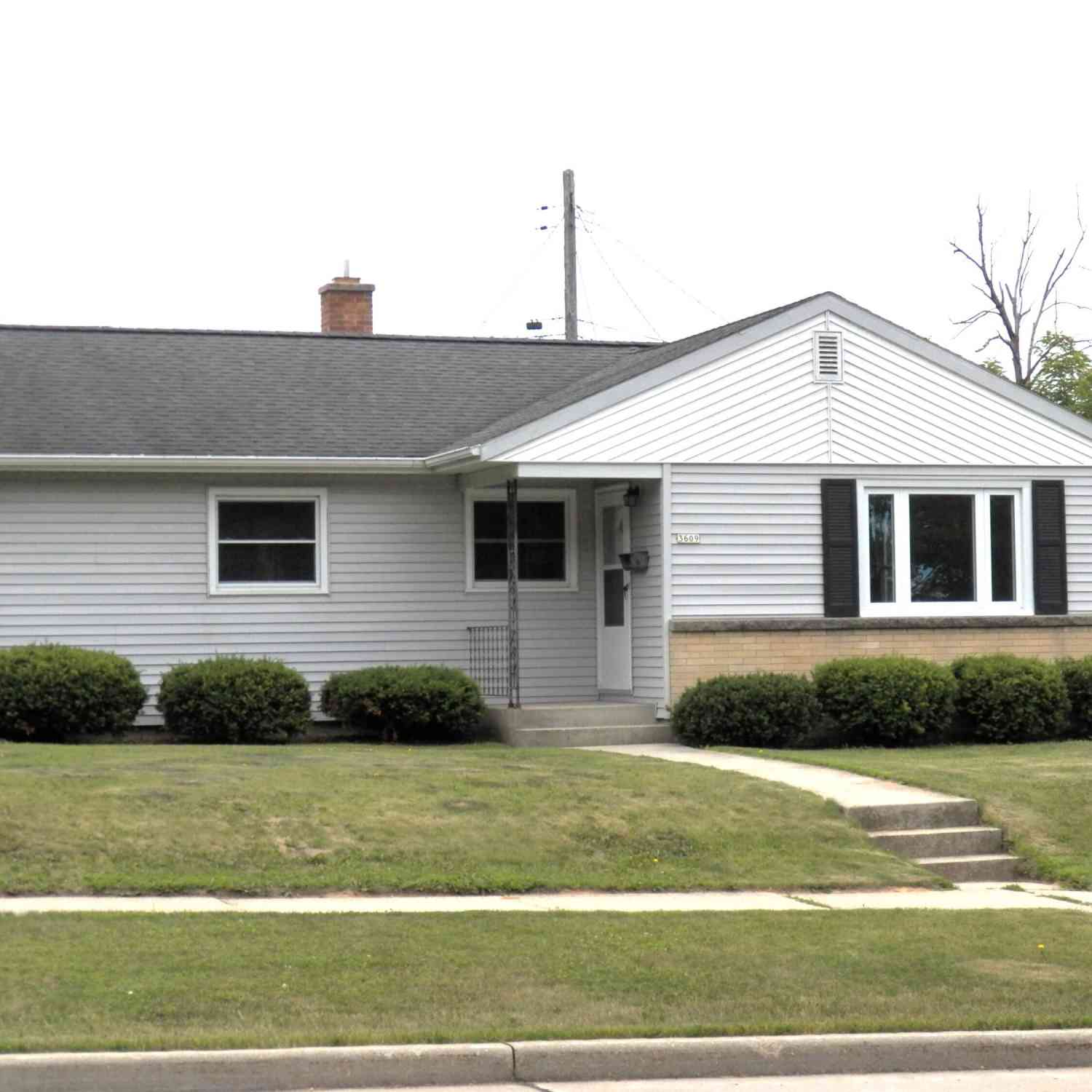 Homes For Sale - 3609 Meadow<br/> Manitowoc County, Manitowoc, WI 54220