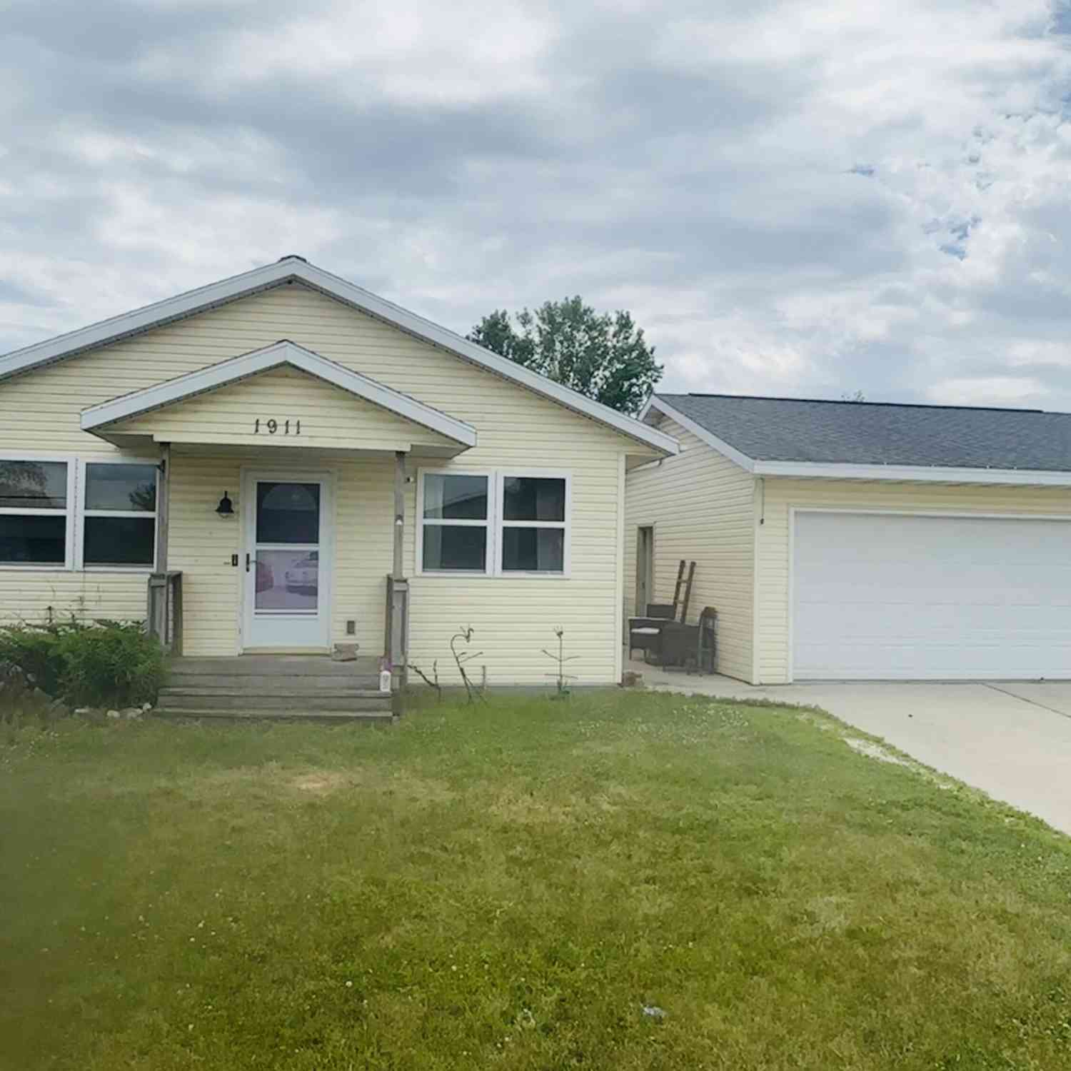 Homes For Sale - 1911 Flambeau<br/> Manitowoc County, Manitowoc, WI 54220