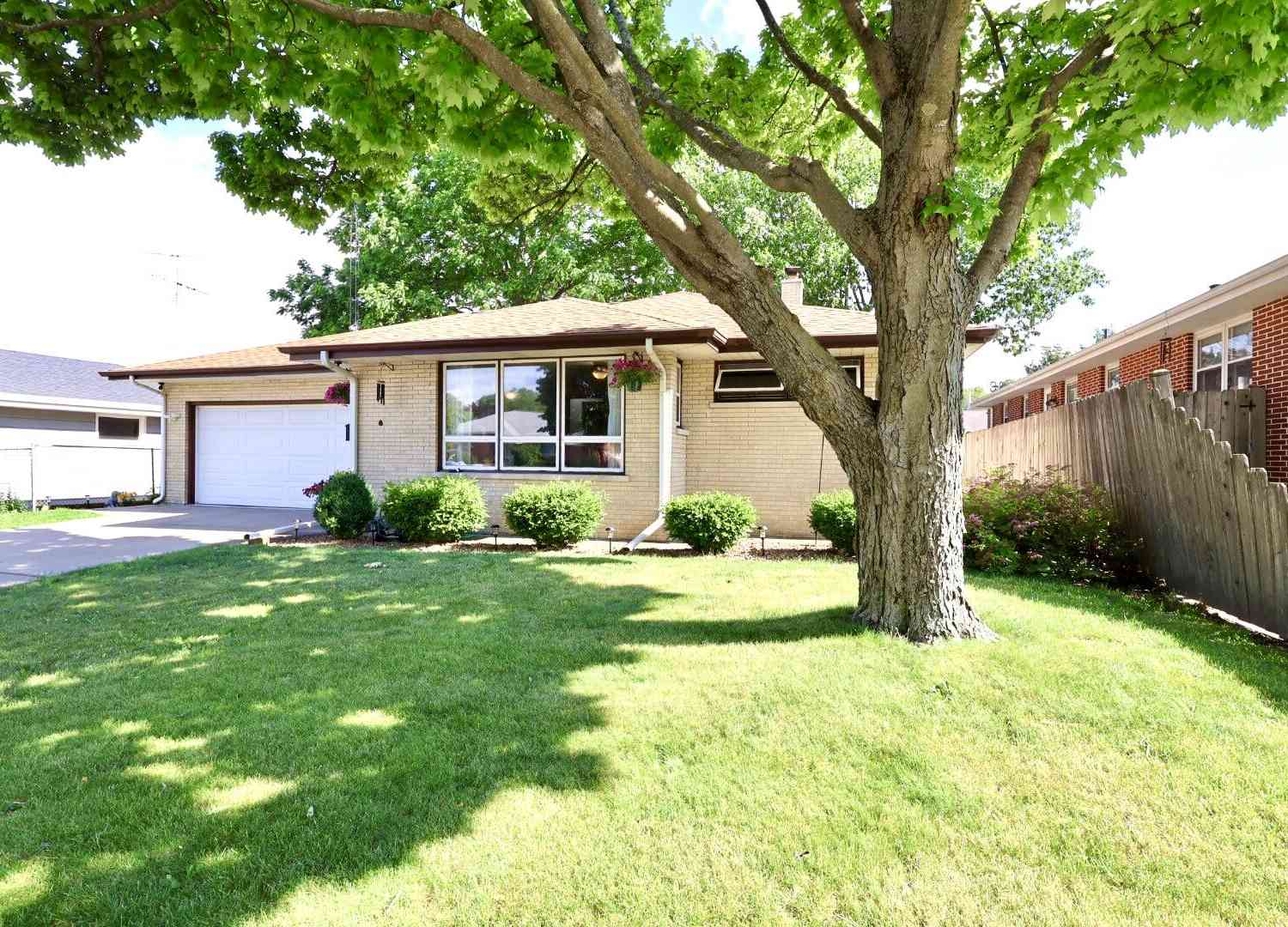 Homes For Sale - 4821 70th<br/> Kenosha County, Kenosha, WI 53142